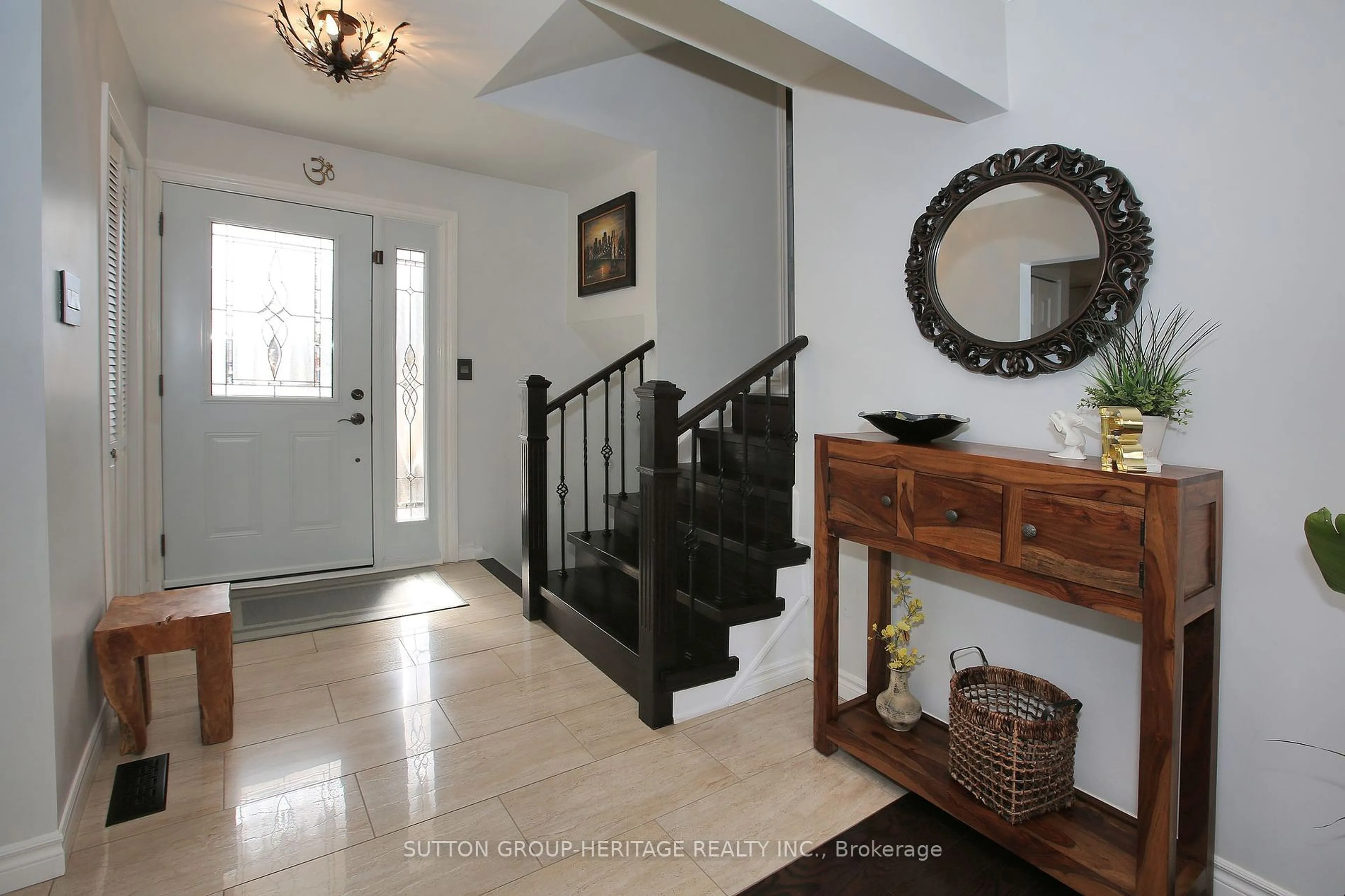 Indoor foyer for 64 Tilley Dr, Toronto Ontario M1C 2G4