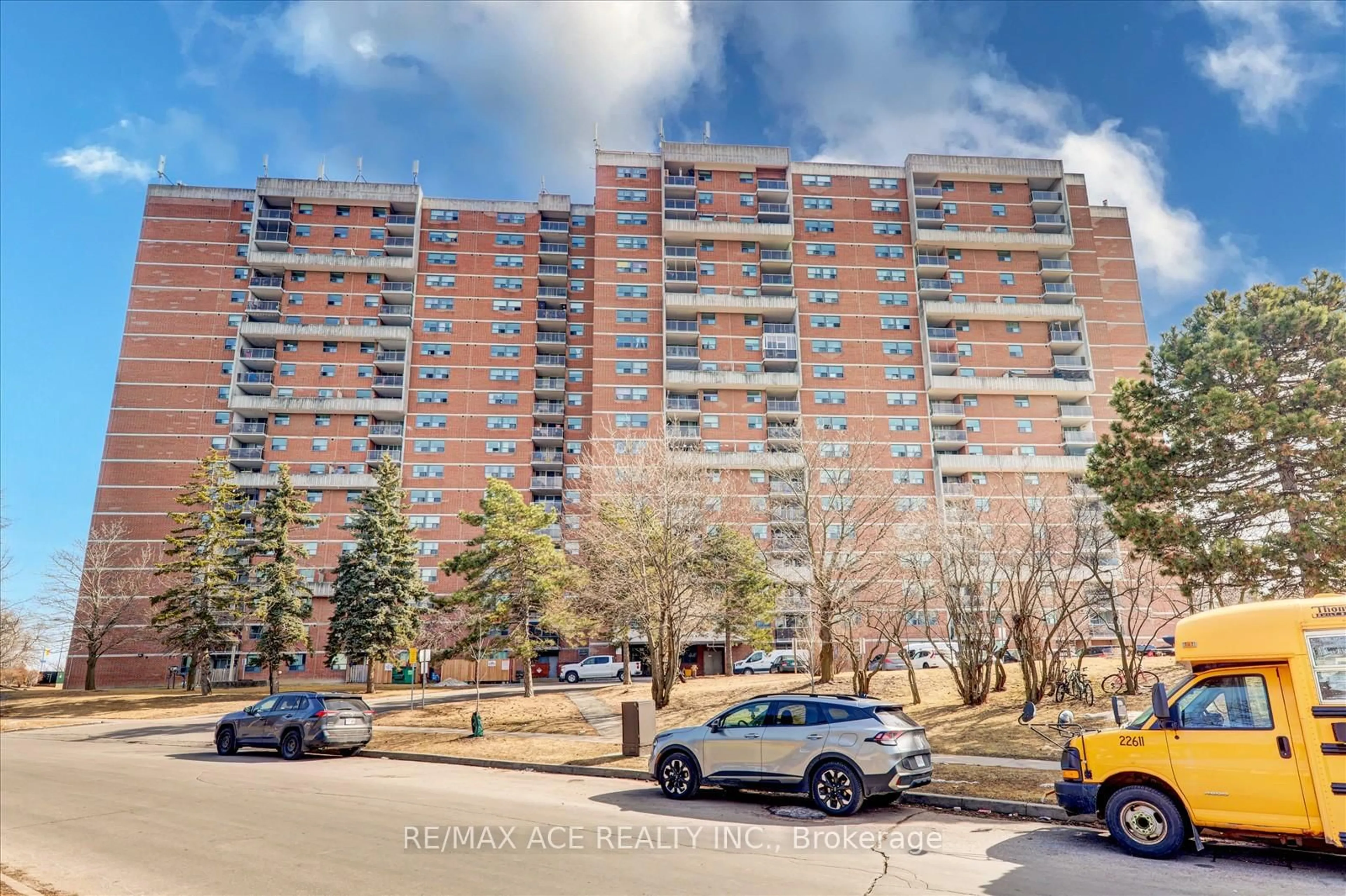 A pic from outside/outdoor area/front of a property/back of a property/a pic from drone, street for 100 Wingarden Crt #605, Toronto Ontario M1B 2P4