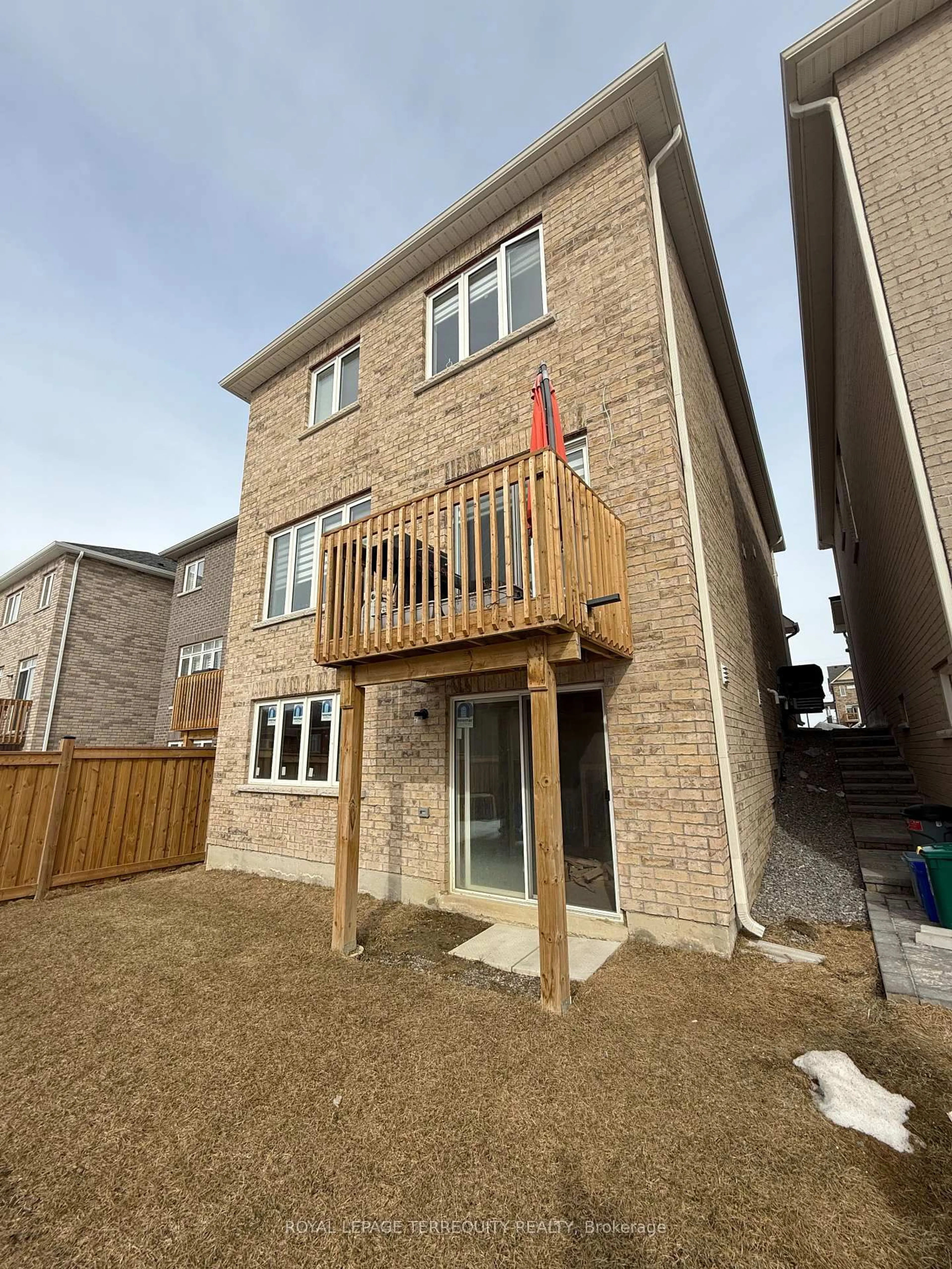 A pic from outside/outdoor area/front of a property/back of a property/a pic from drone, building for 1884 Fosterbrook St, Oshawa Ontario L1K 3G5