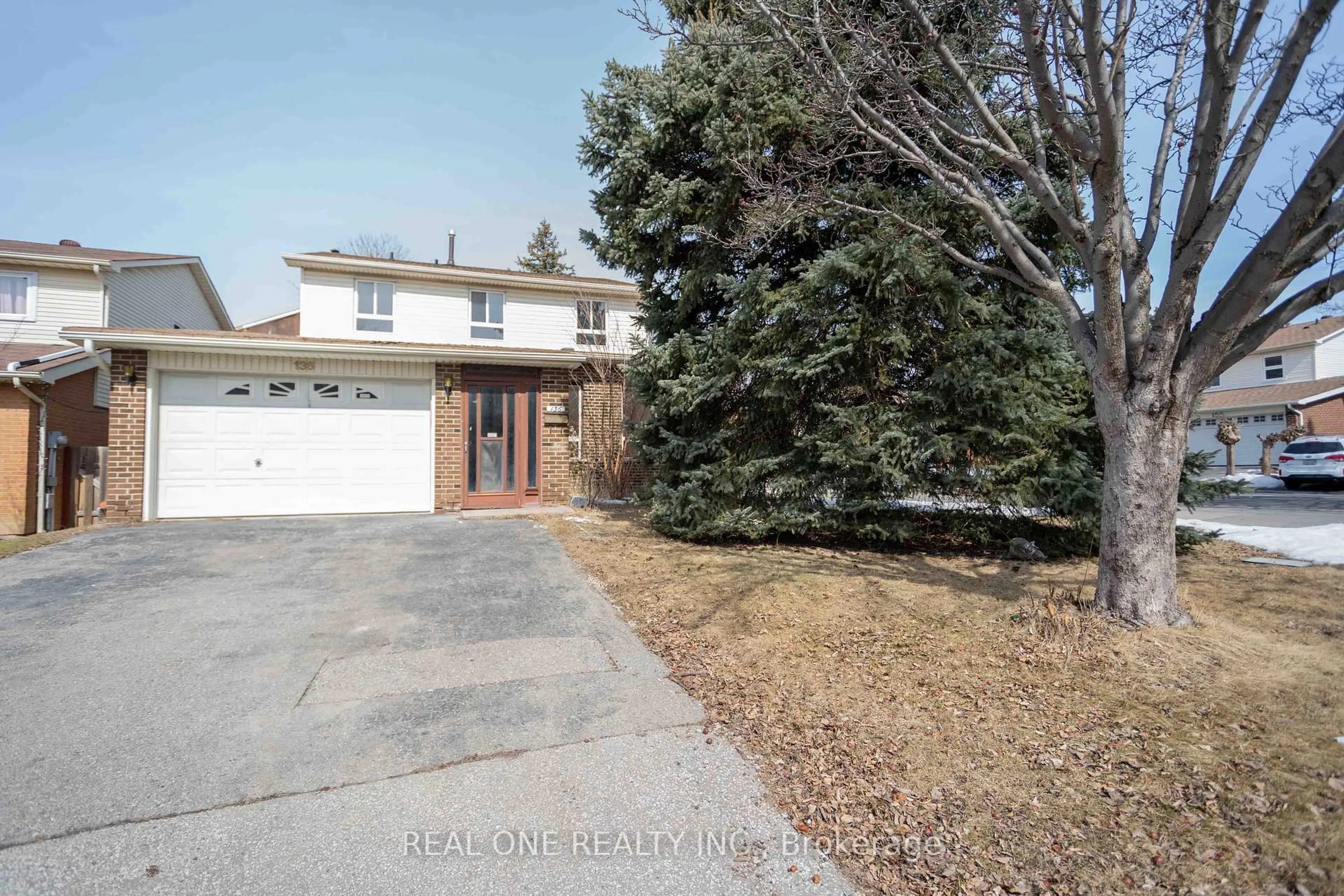 A pic from outside/outdoor area/front of a property/back of a property/a pic from drone, street for 136 Haven Hill Sq, Toronto Ontario M1V 1M5