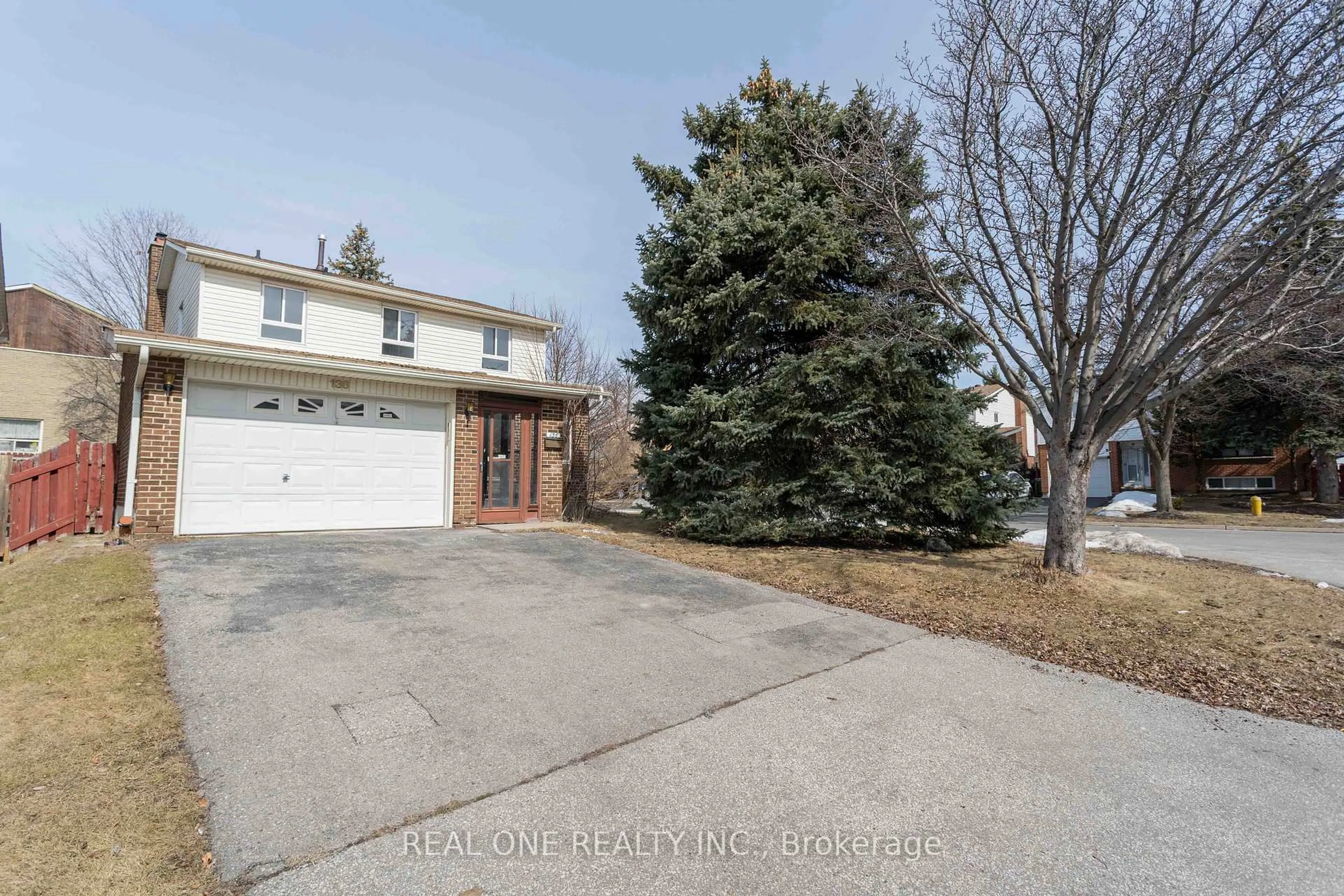 A pic from outside/outdoor area/front of a property/back of a property/a pic from drone, street for 136 Haven Hill Sq, Toronto Ontario M1V 1M5