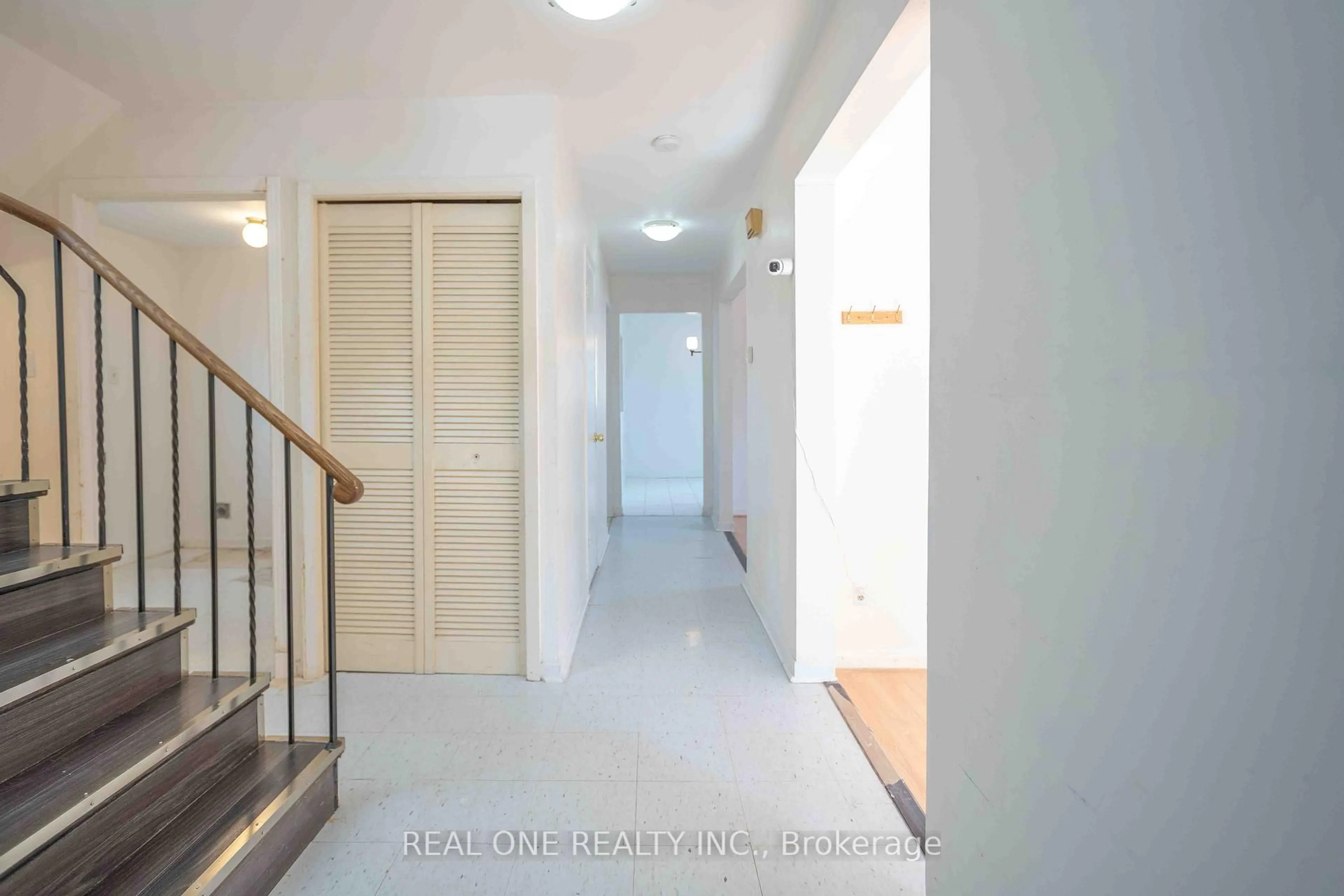 Indoor foyer for 136 Haven Hill Sq, Toronto Ontario M1V 1M5