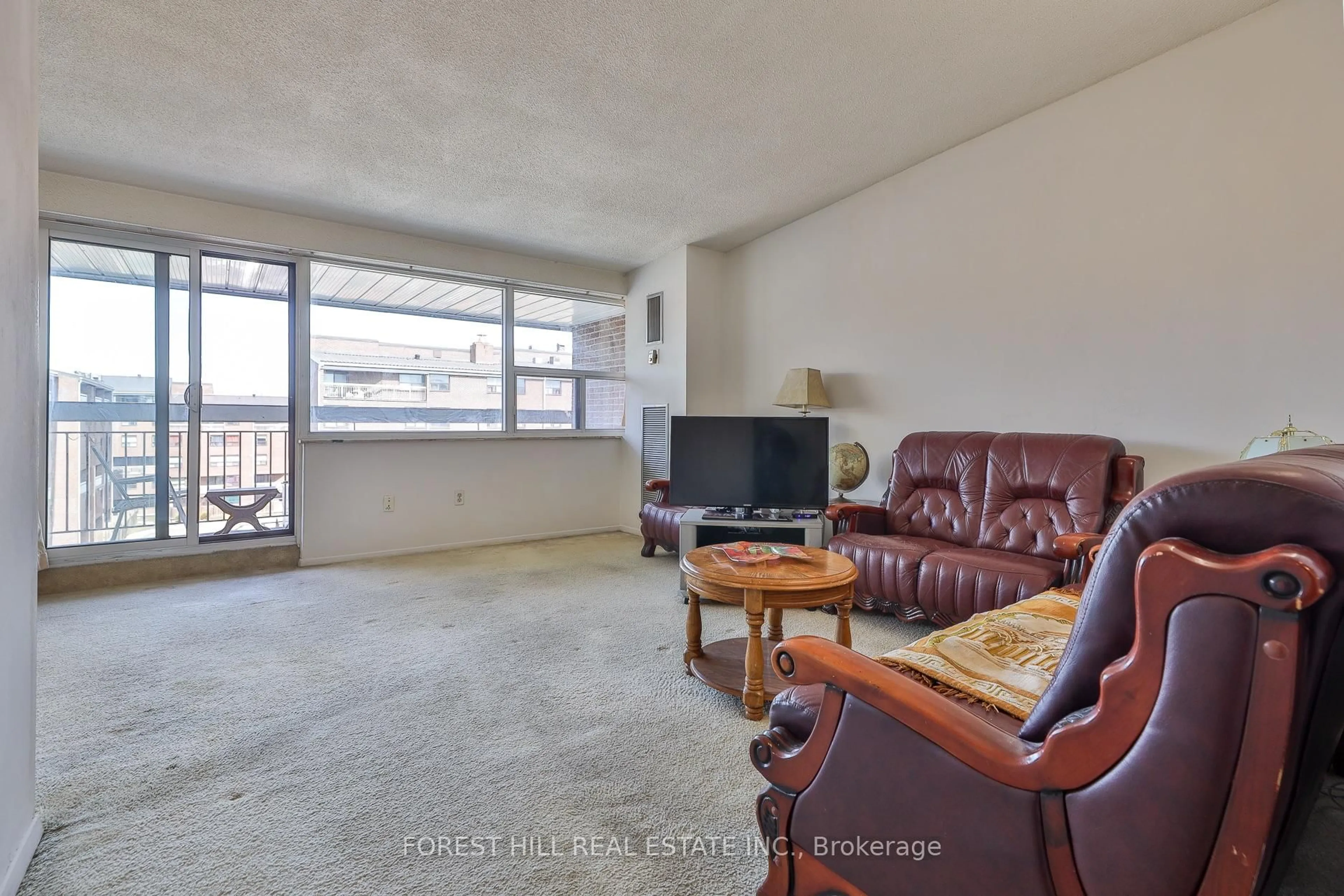 Living room with furniture, unknown for 4060 Lawrence Ave #505, Toronto Ontario M1E 4V4