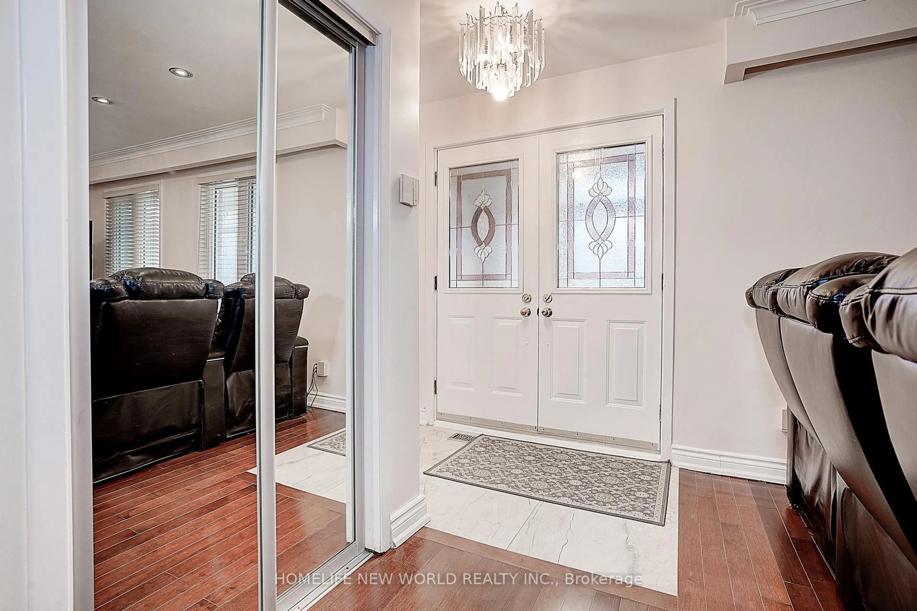 Indoor entryway for 29 McDairmid Rd, Toronto Ontario M1S 1Z5