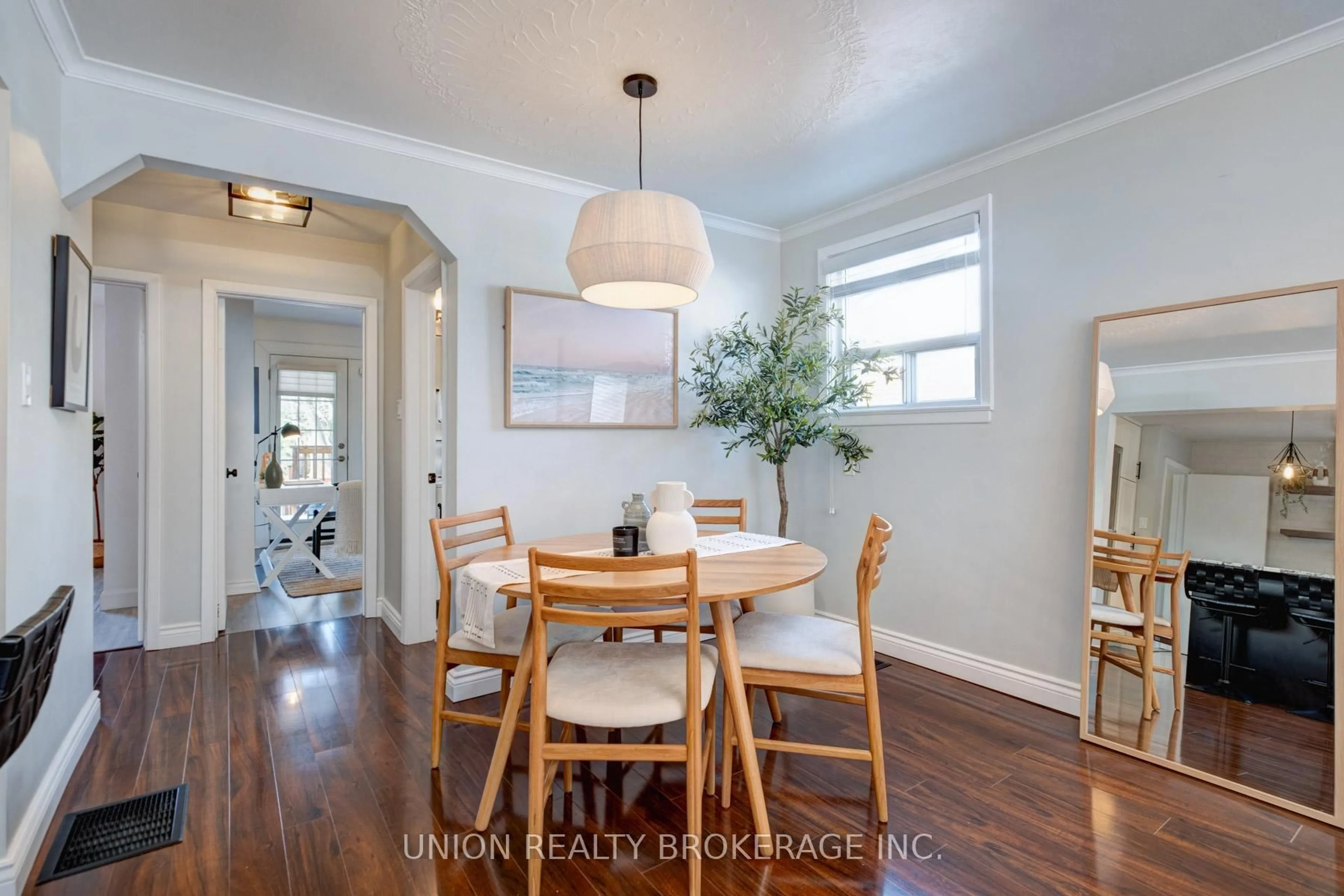 Dining room, wood/laminate floor for 76 Gradwell Dr, Toronto Ontario M1M 2N2