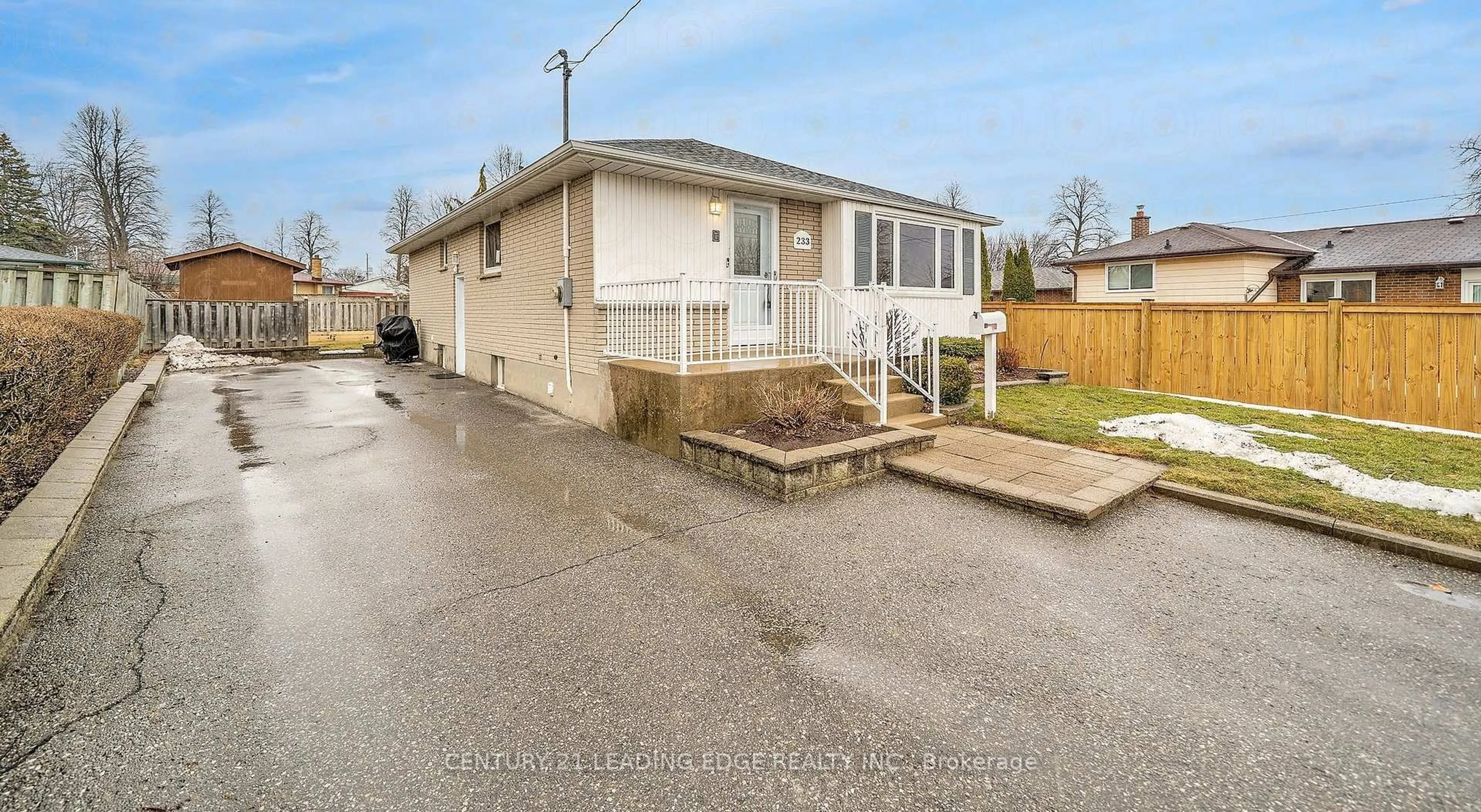 A pic from outside/outdoor area/front of a property/back of a property/a pic from drone, street for 233 Arden Dr, Oshawa Ontario L1G 1X6