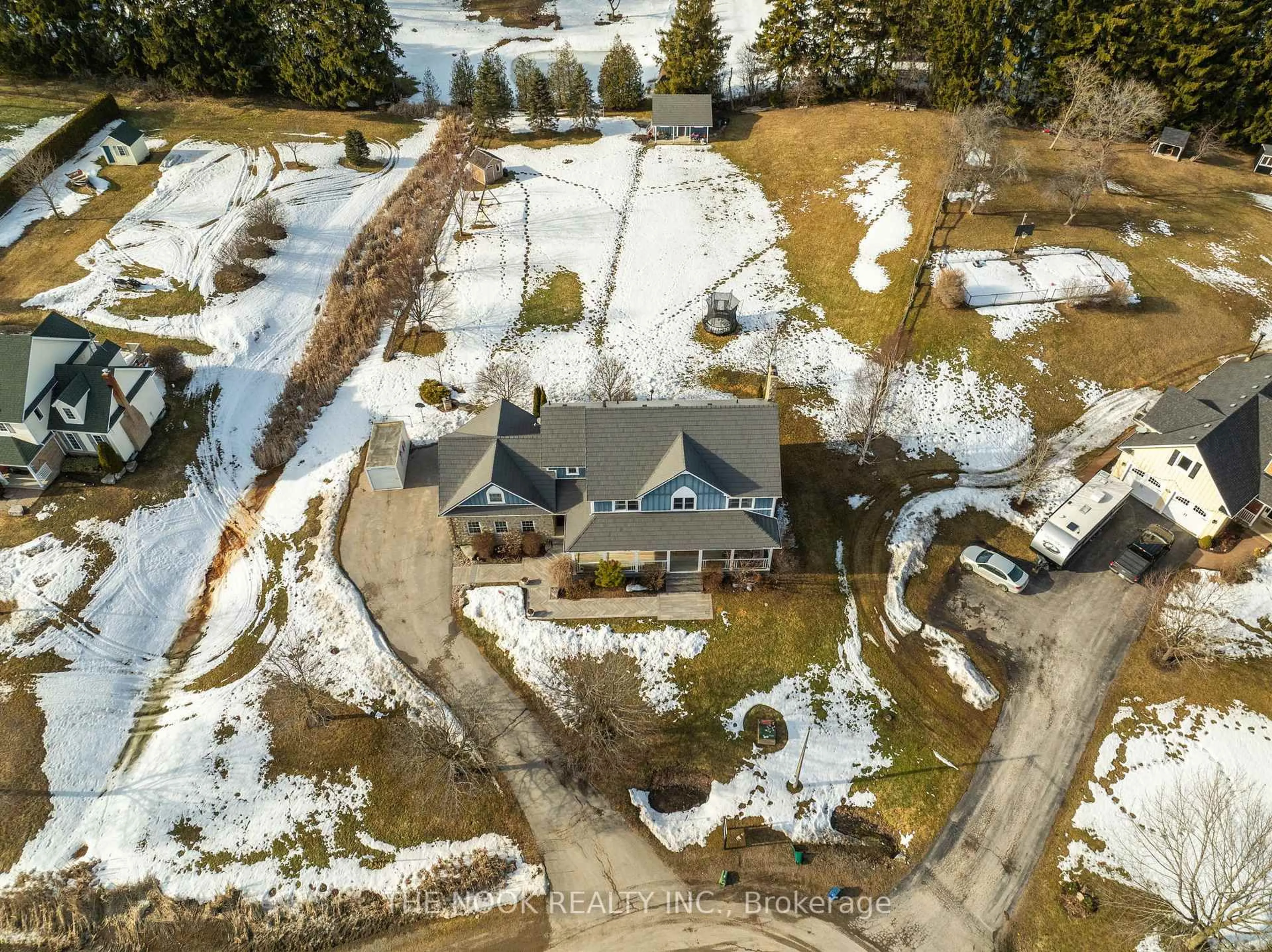 A pic from outside/outdoor area/front of a property/back of a property/a pic from drone, street for 24 Grist Mill Crt, Clarington Ontario L1C 5C5