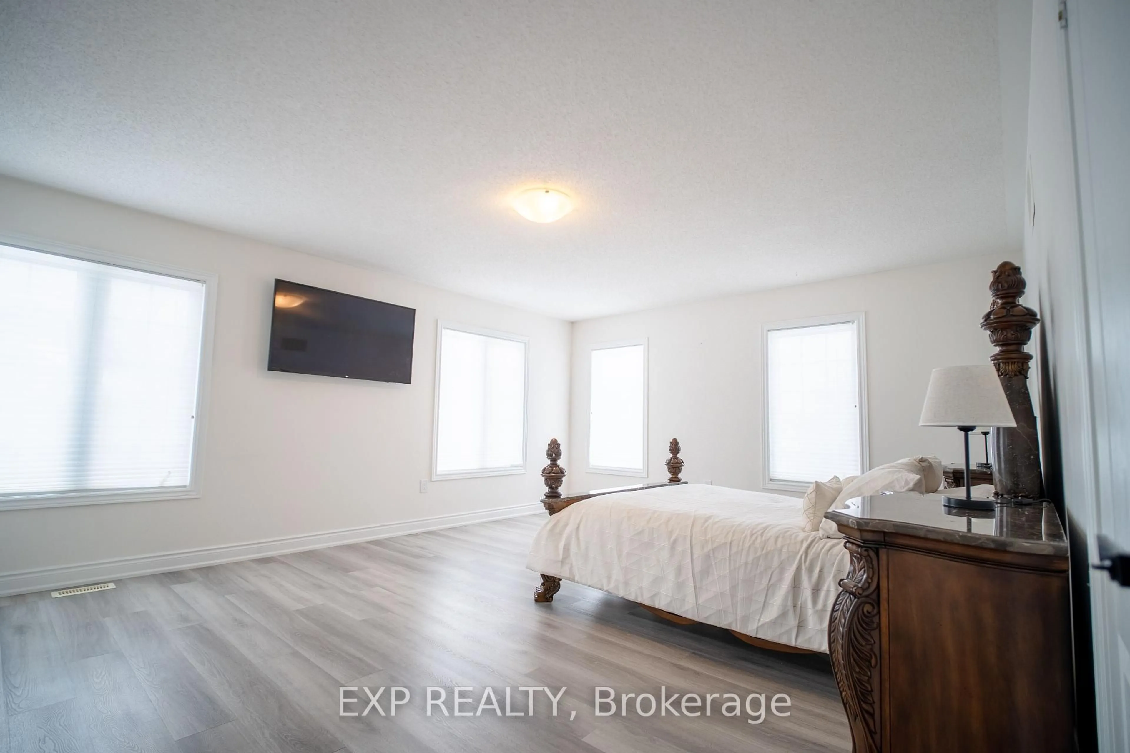 A pic of a room for 189 Dadson Dr, Clarington Ontario L1C 5M7