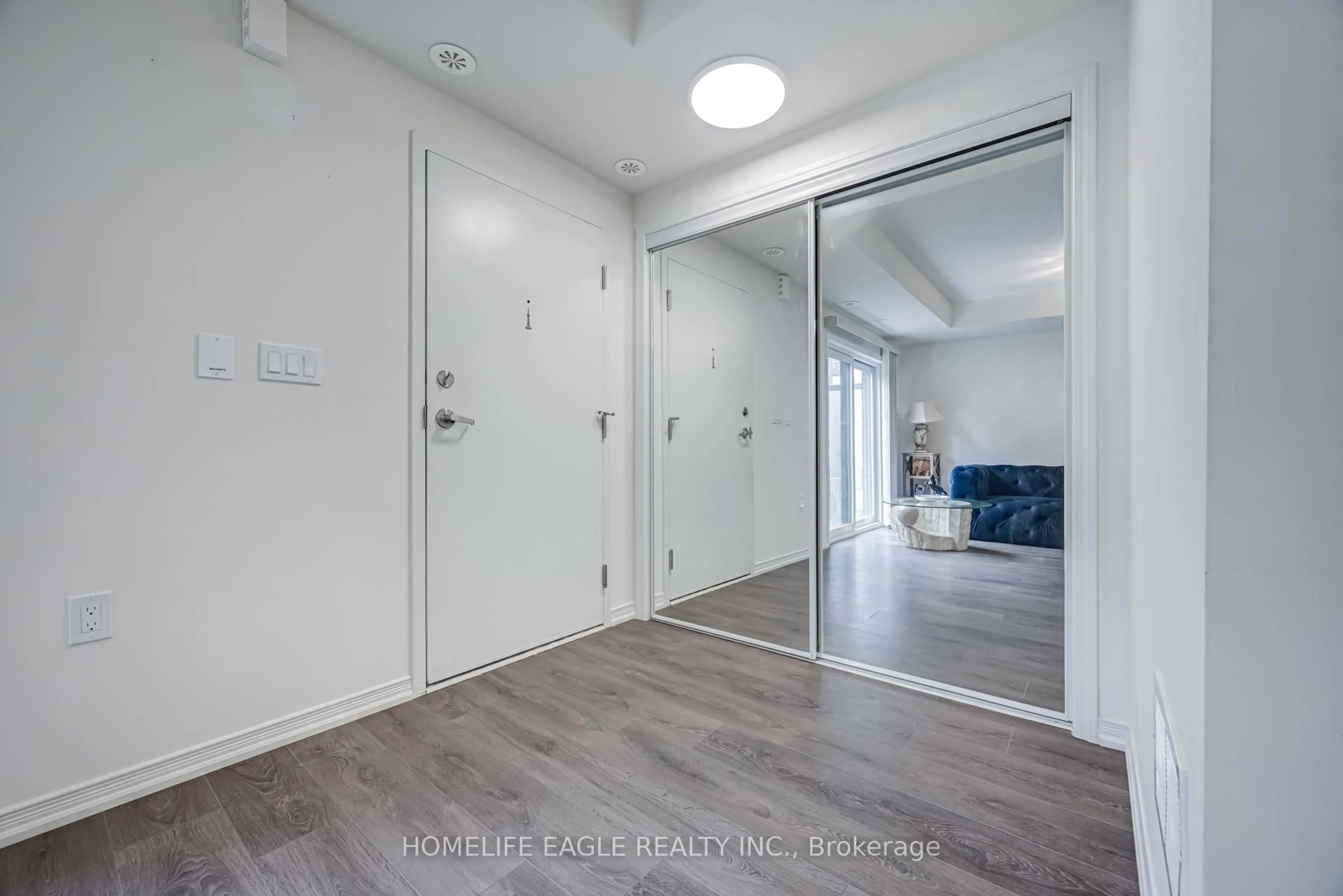 Indoor entryway for 510 Kingbird Grve #118, Toronto Ontario M1B 0E4