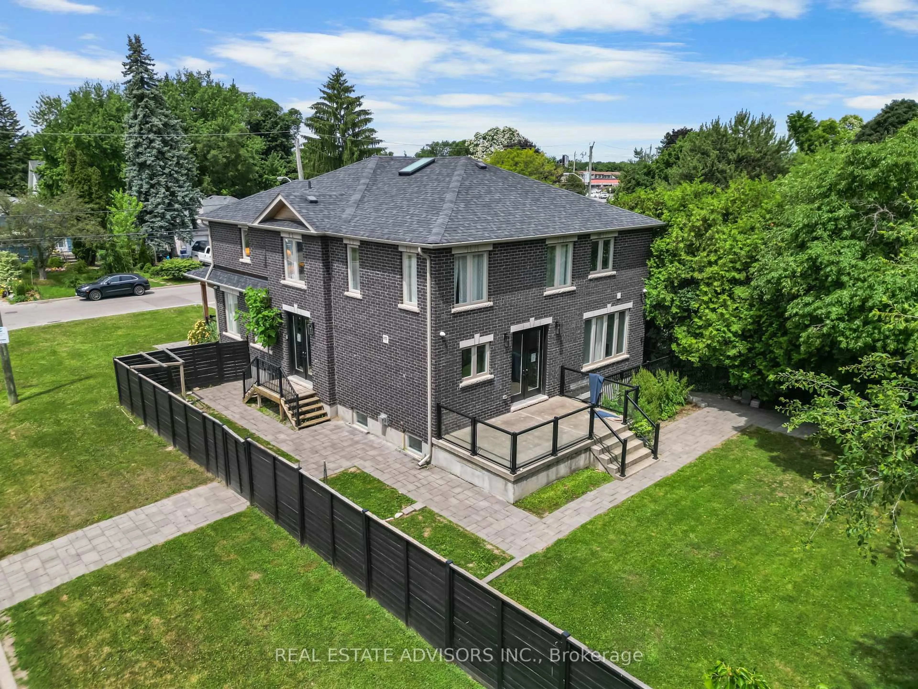 A pic from outside/outdoor area/front of a property/back of a property/a pic from drone, street for 69 Fenwood Hts, Toronto Ontario M1M 2W1