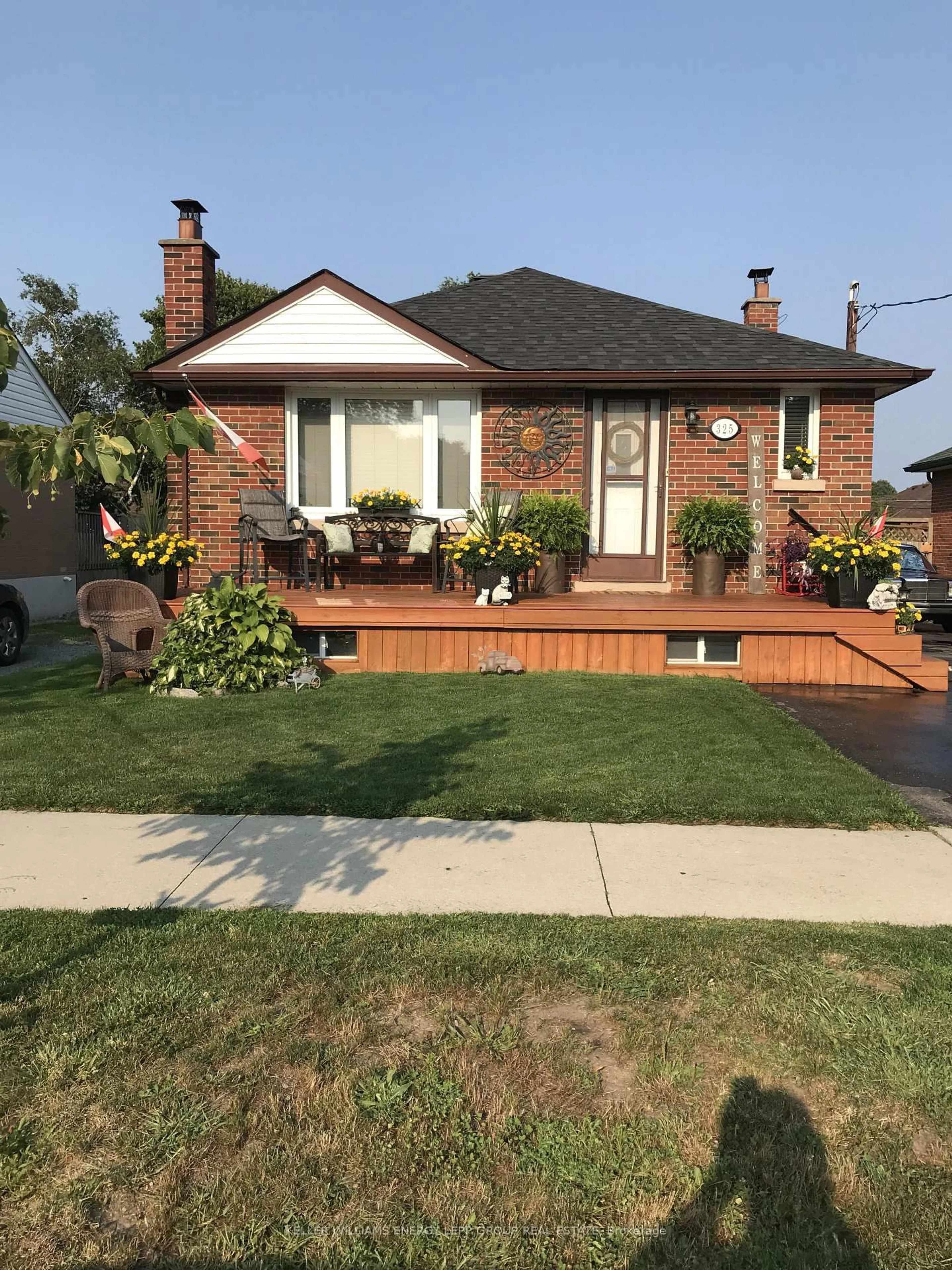 Home with brick exterior material, street for 325 Highland Ave, Oshawa Ontario L1H 6B1