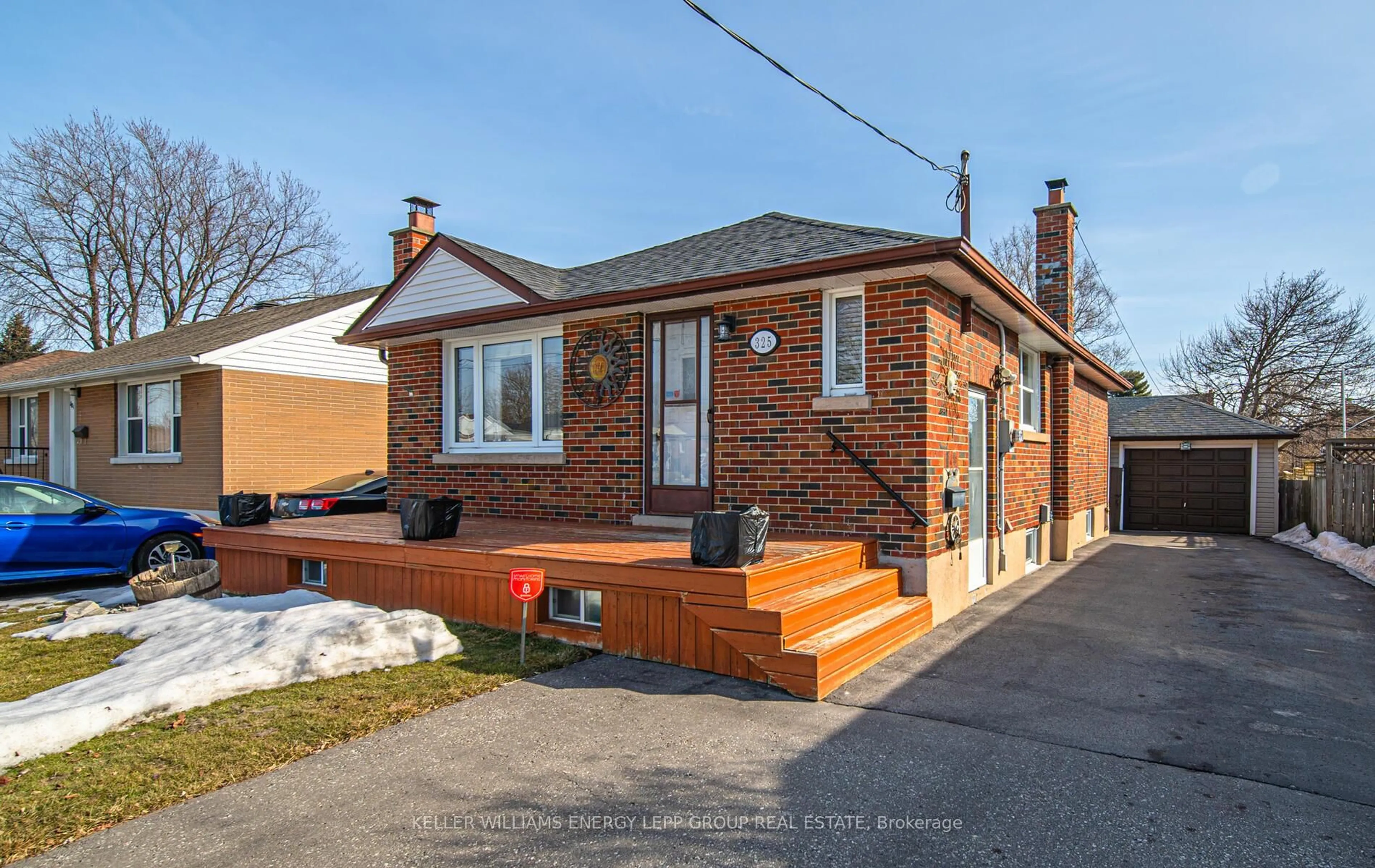 Home with brick exterior material, street for 325 Highland Ave, Oshawa Ontario L1H 6B1