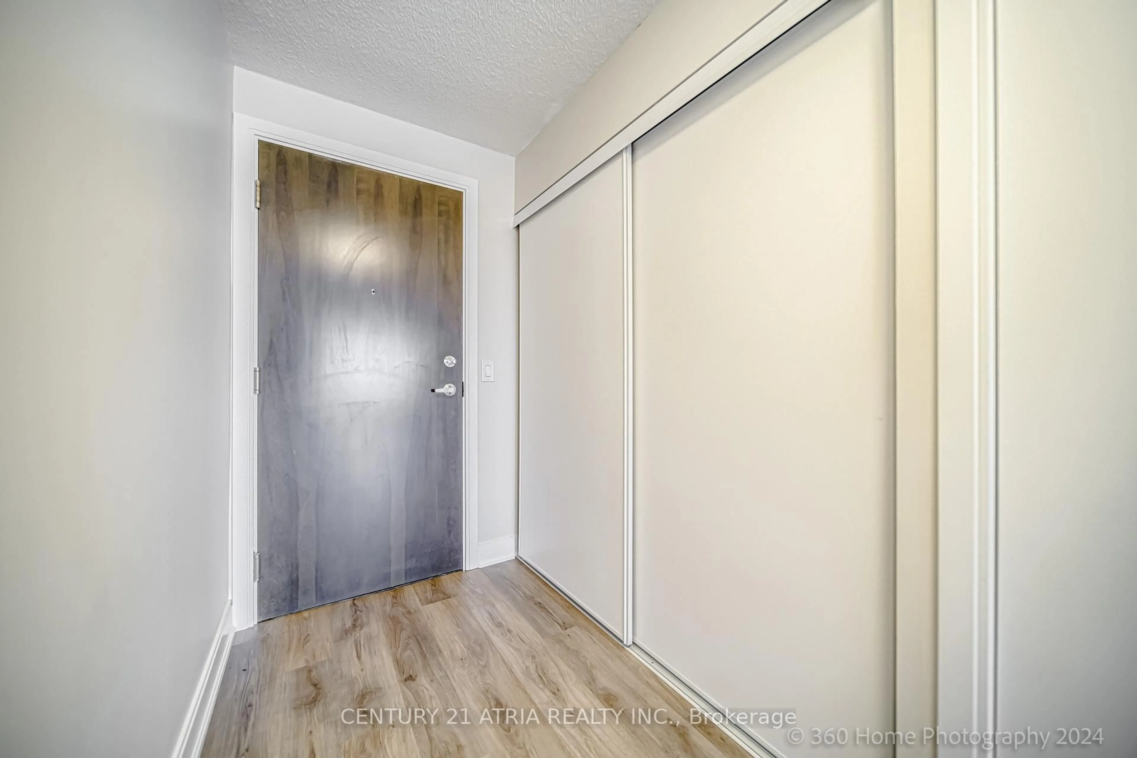 Indoor entryway for 135 Village Green Sq #2015, Toronto Ontario M1S 0G4