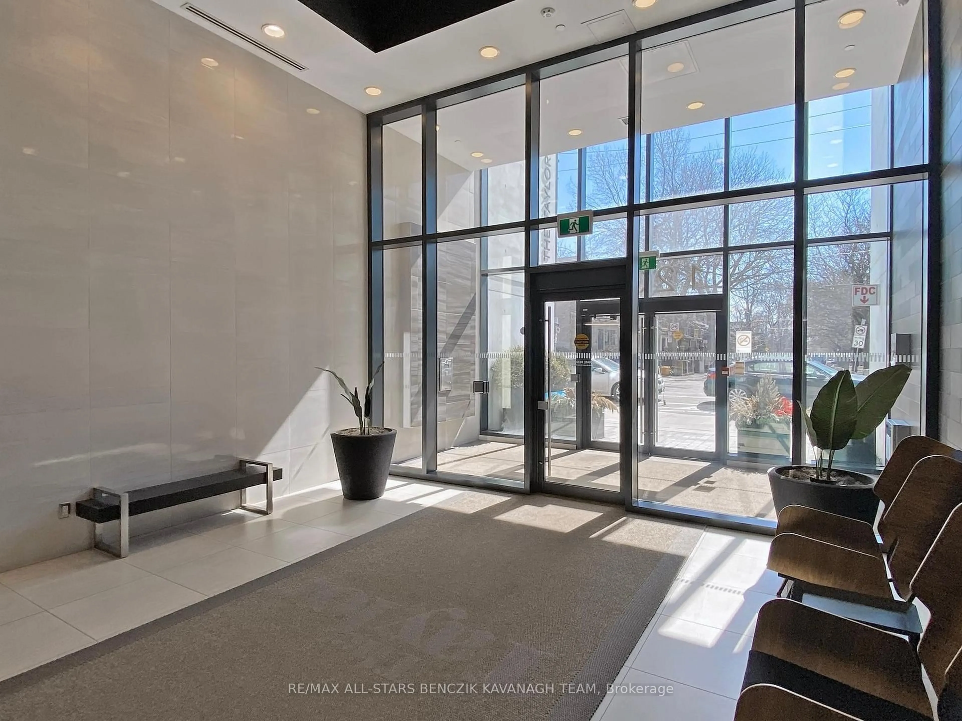 Indoor foyer for 1238 Dundas St #613, Toronto Ontario M4M 0C6