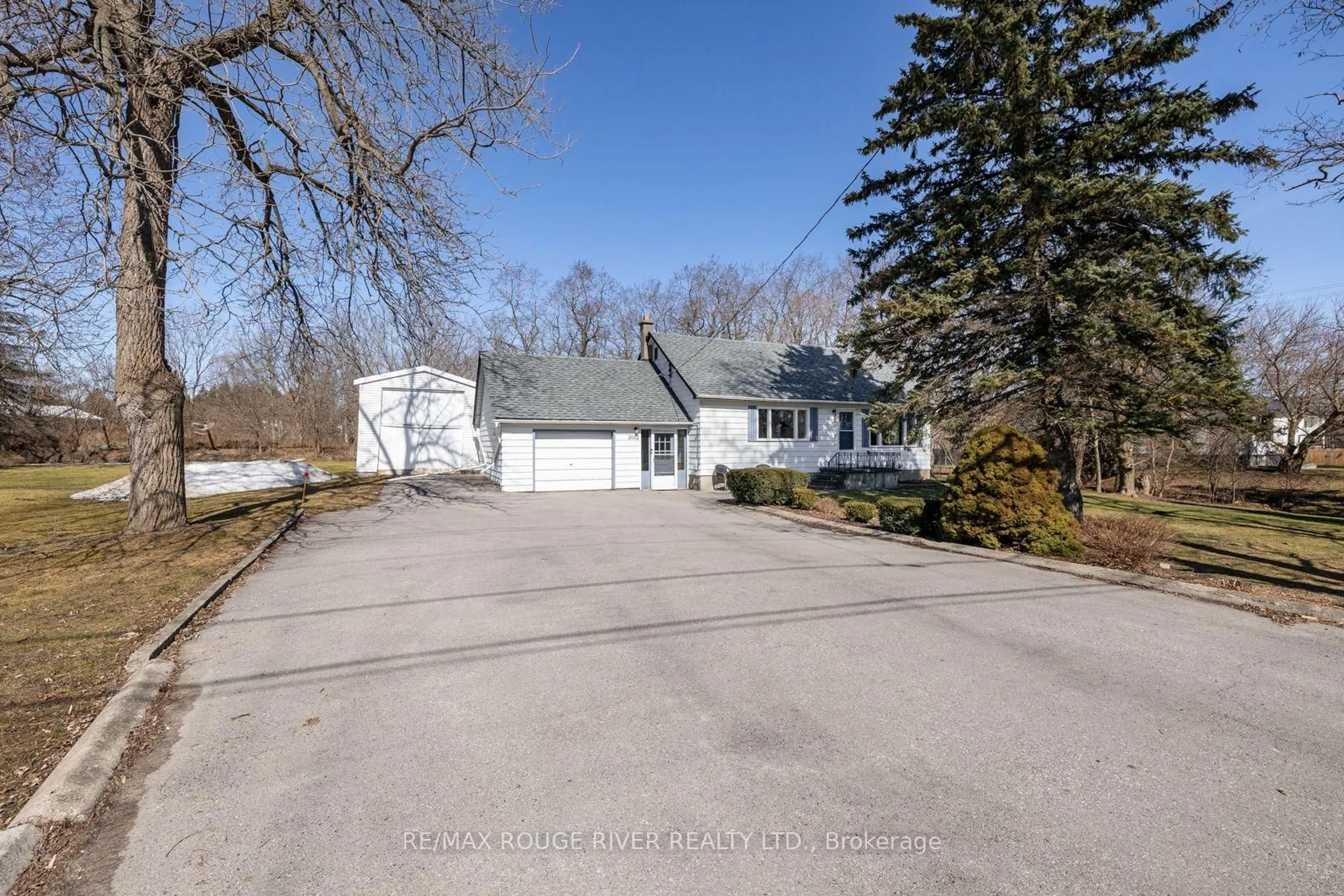 A pic from outside/outdoor area/front of a property/back of a property/a pic from drone, street for 2082 Highway 2 Rd, Clarington Ontario L1C 6C2