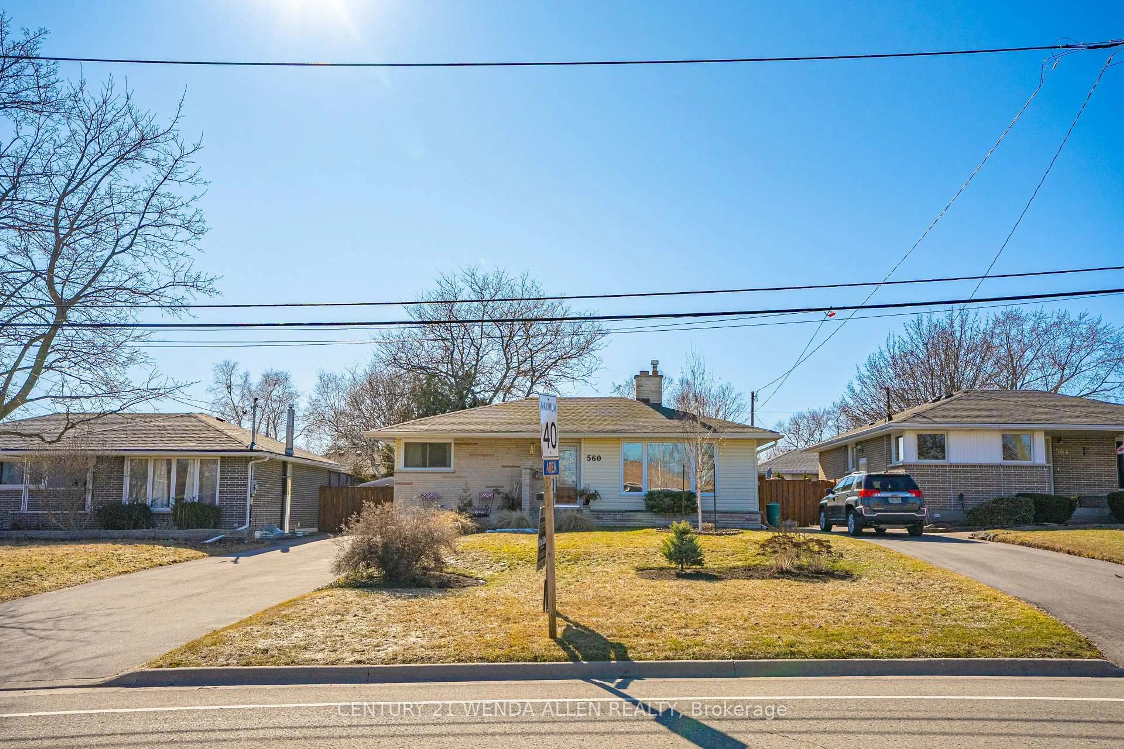 A pic from outside/outdoor area/front of a property/back of a property/a pic from drone, street for 560 Central Park Blvd, Oshawa Ontario L1G 6A4