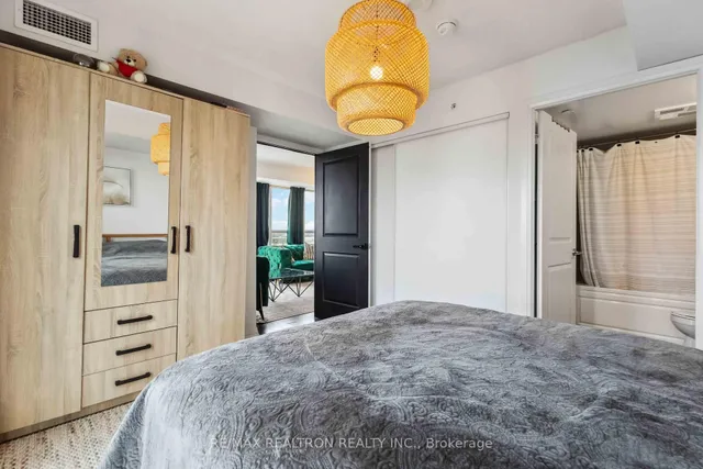 Additional property image - 30 Meadowglen Pl Unit 1905