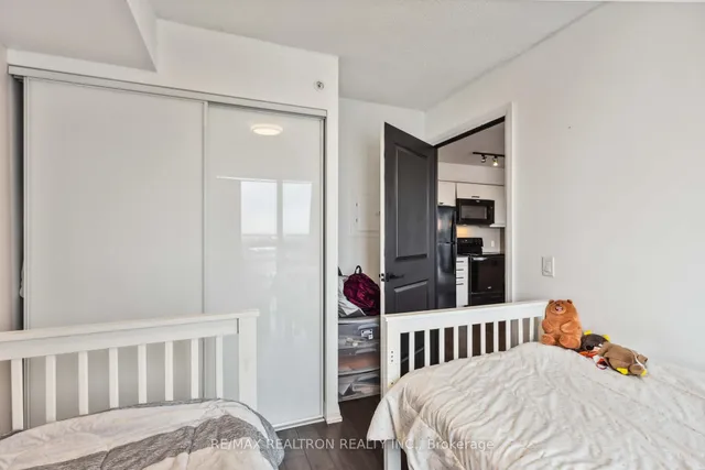 Additional property image - 30 Meadowglen Pl Unit 1905