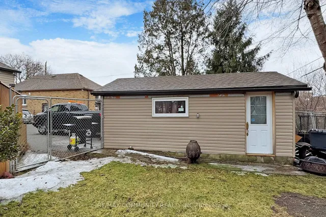 Additional property image - 142 Meighen Ave