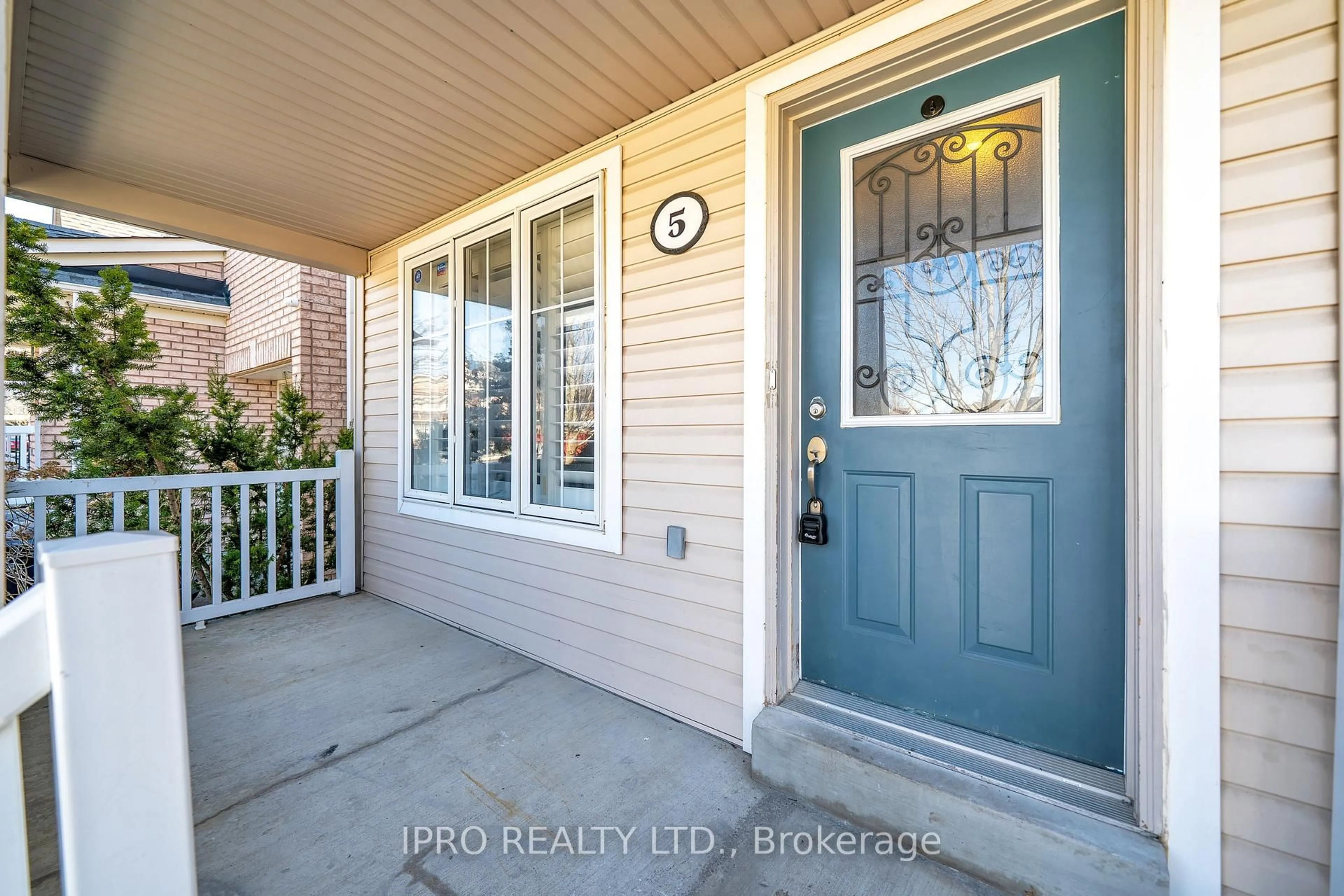 Indoor entryway for 5 Fenton St, Ajax Ontario L1Z 1Y4