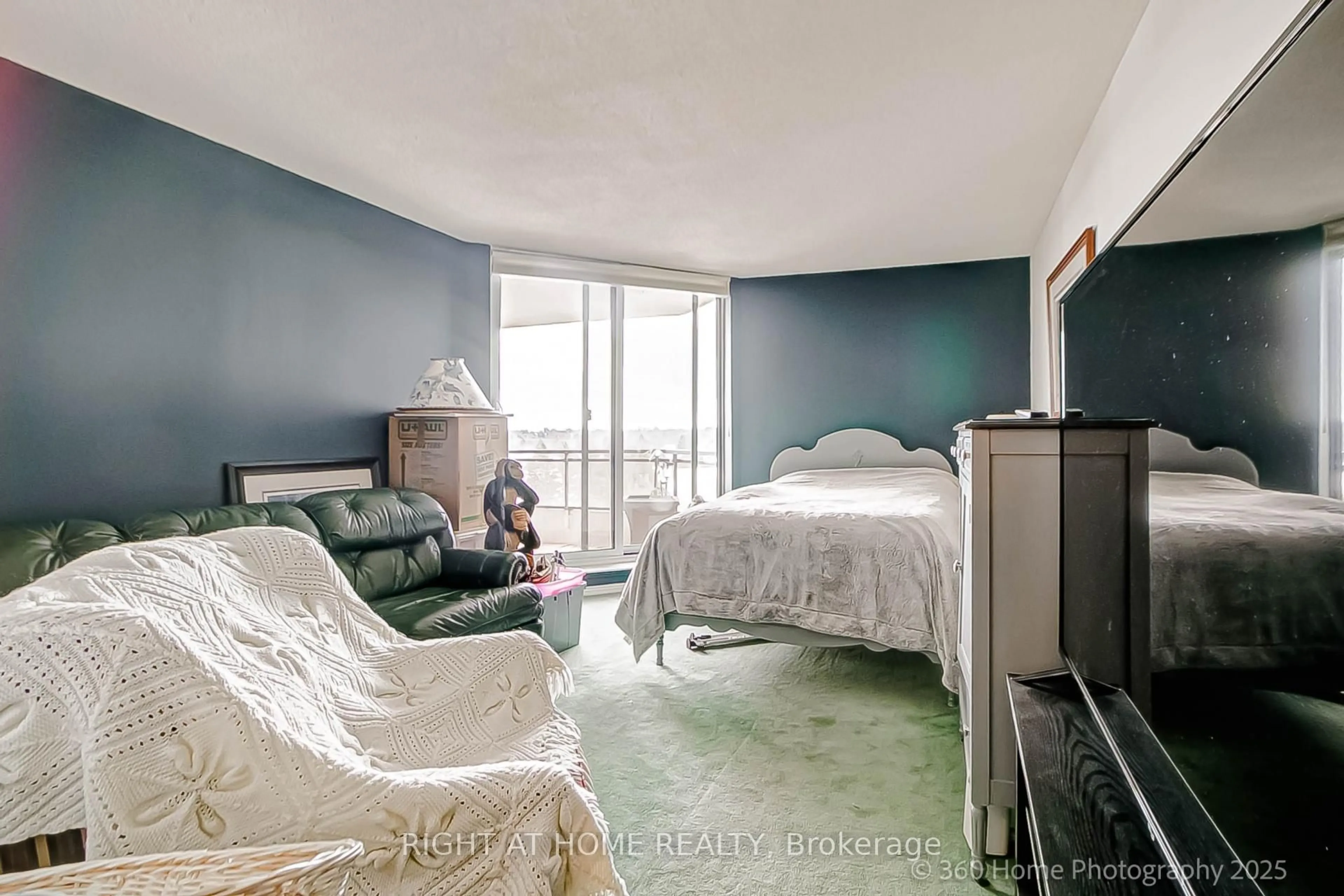 A pic of a room for 700 Wilson Rd #506, Oshawa Ontario L1G 7T5