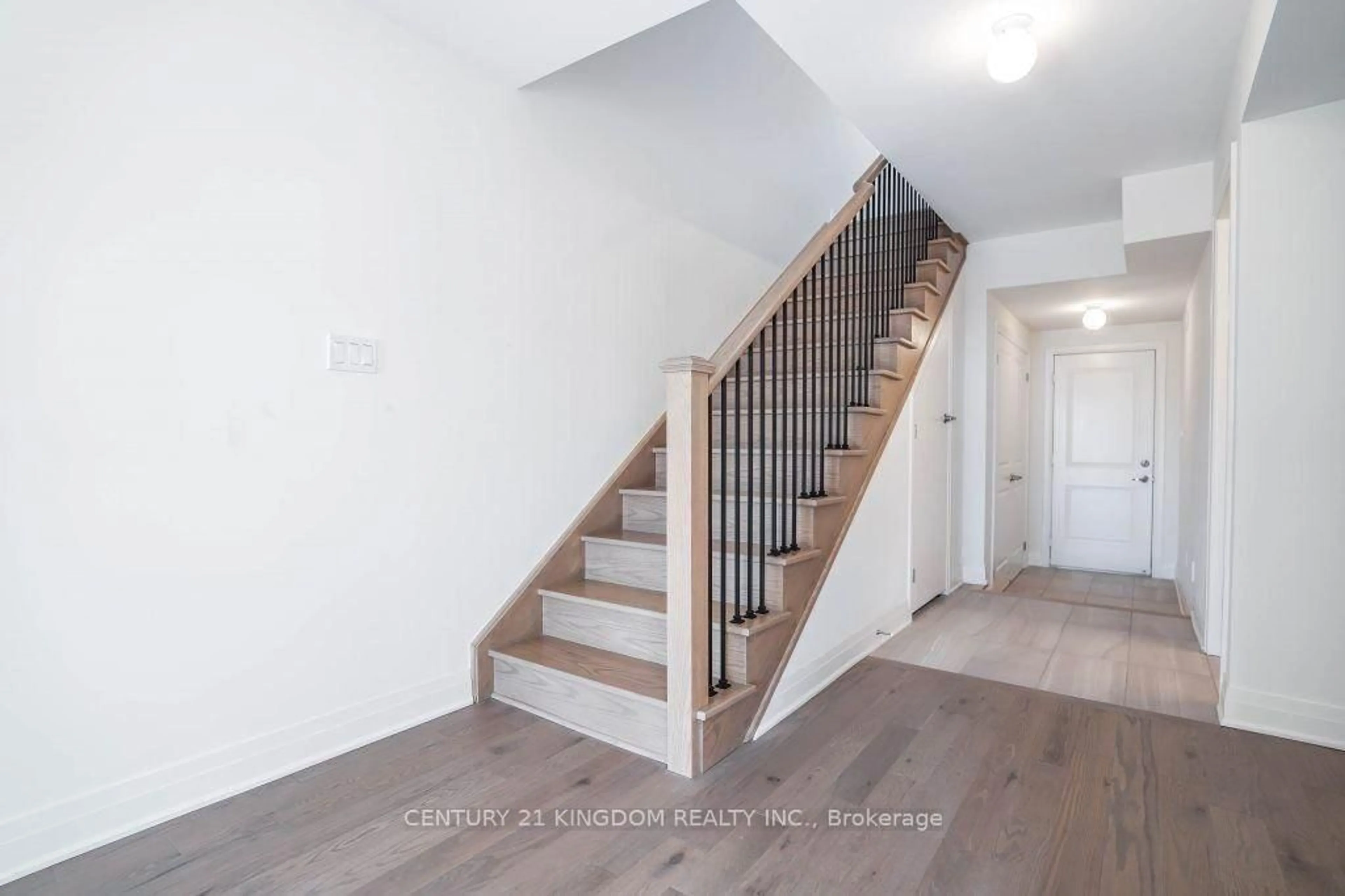Stairs for 641 Port Darlington Rd #20, Clarington Ontario L1C 3K3