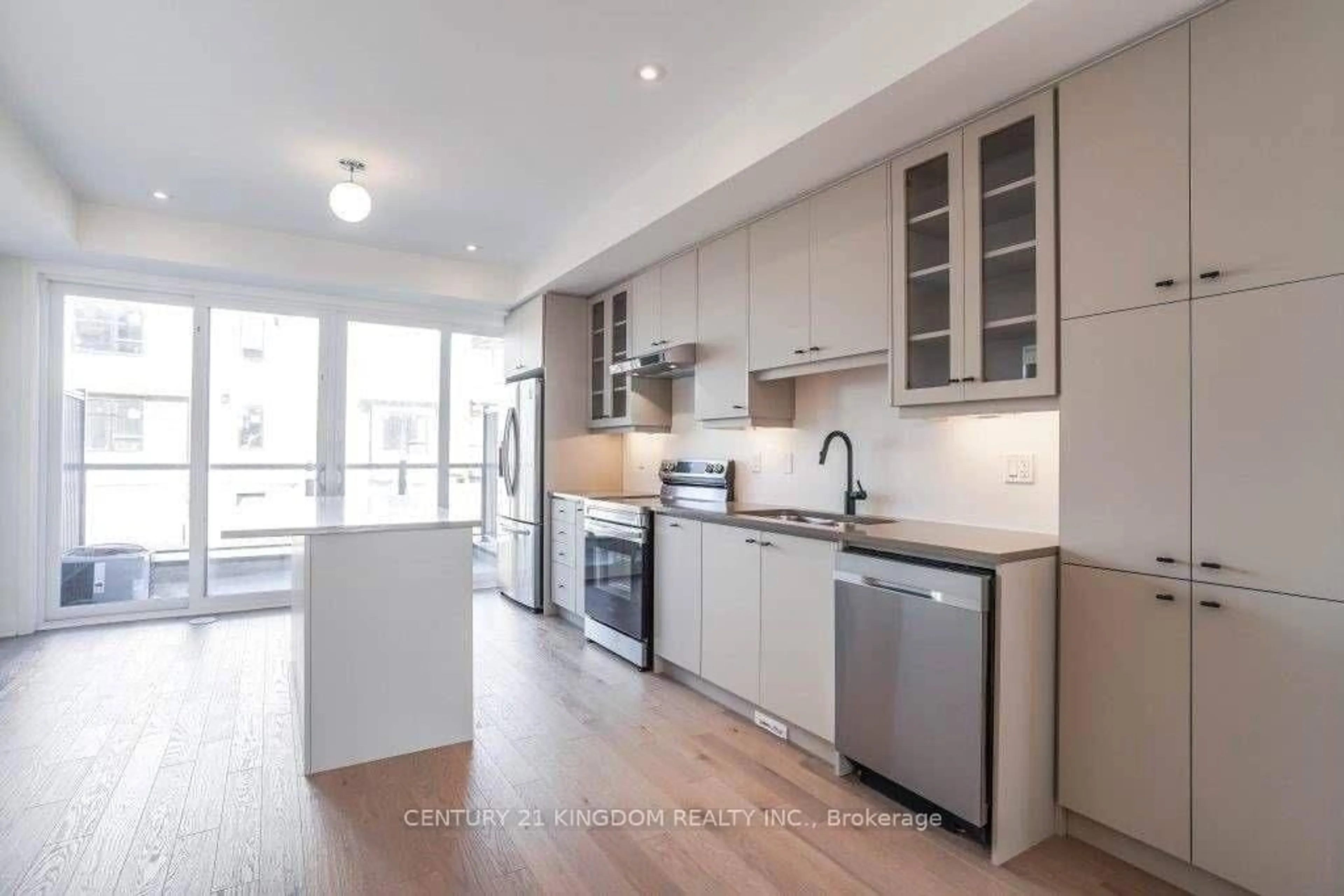 Open concept kitchen, unknown for 641 Port Darlington Rd #20, Clarington Ontario L1C 3K3