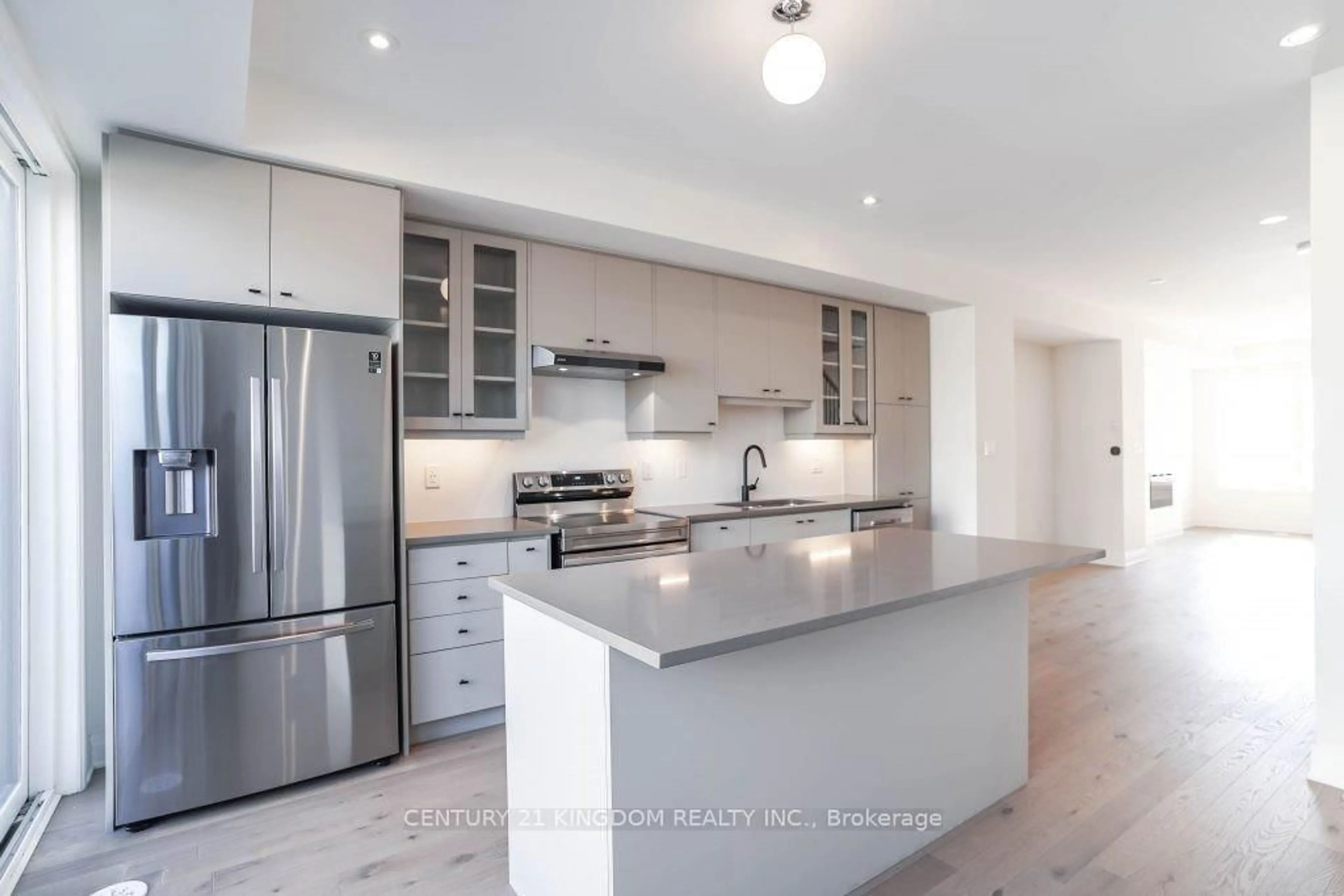 Open concept kitchen, unknown for 641 Port Darlington Rd #20, Clarington Ontario L1C 3K3