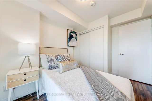 Additional property image - 2150 Lawrence Ave Unit 502