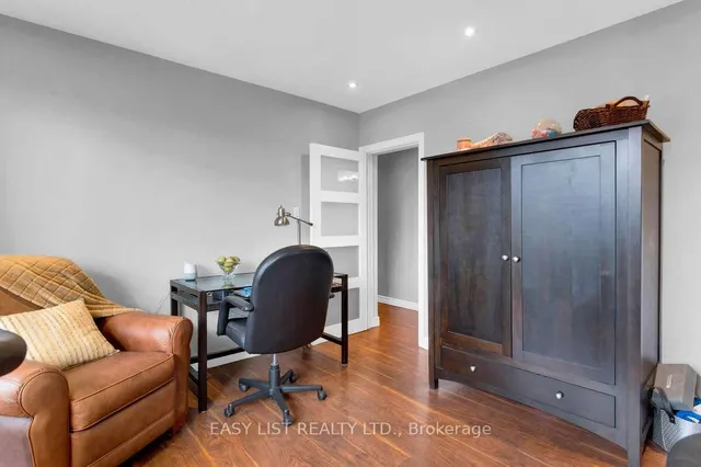 Additional property image - 2368 Queen St Unit 15