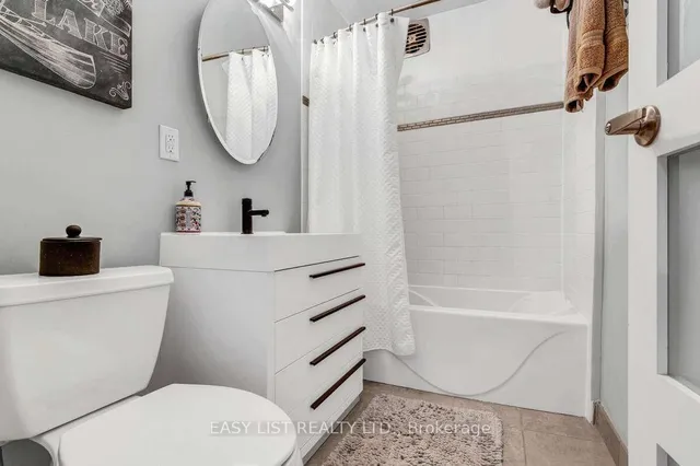 Additional property image - 2368 Queen St Unit 15