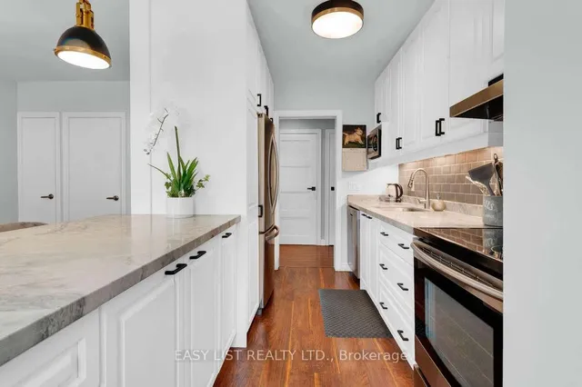 Additional property image - 2368 Queen St Unit 15