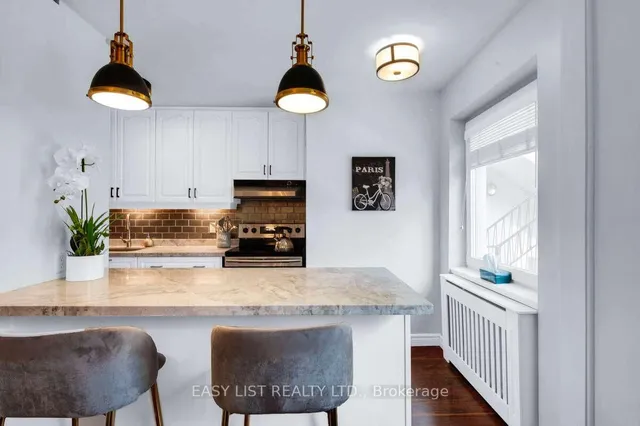 Additional property image - 2368 Queen St Unit 15