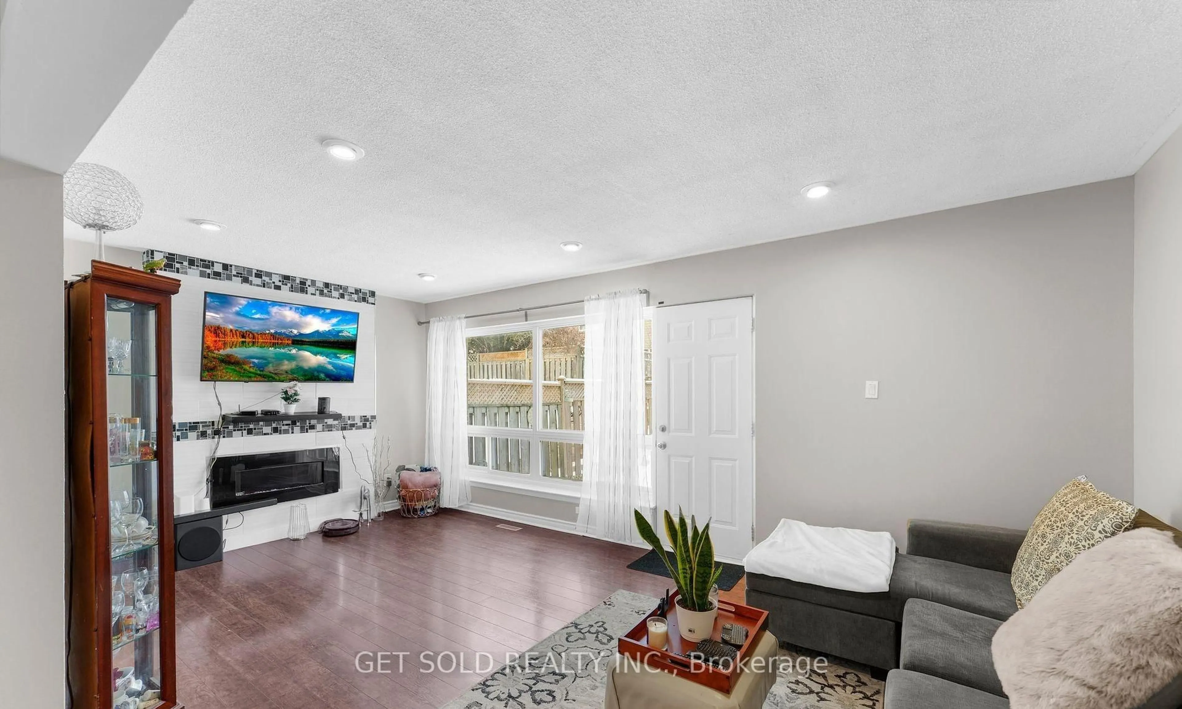 Living room with furniture, ceramic/tile floor for 1235 Radom St #57, Pickering Ontario L1W 1J3