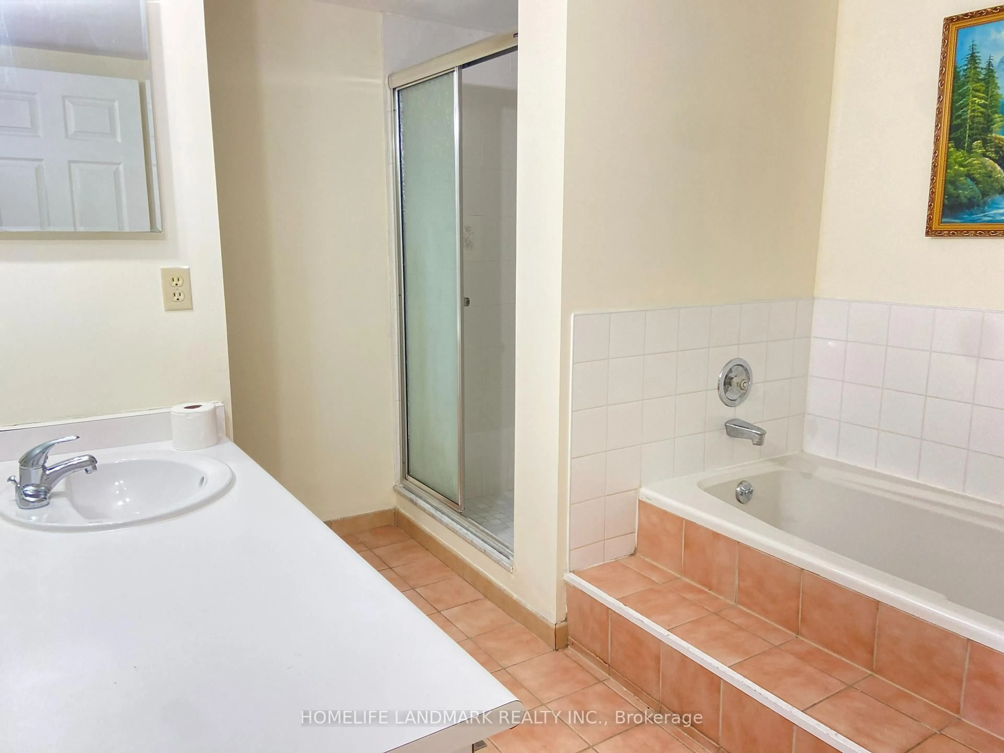 Standard bathroom, ceramic/tile floor for 4725 Sheppard Ave #1204, Toronto Ontario M1S 5B2