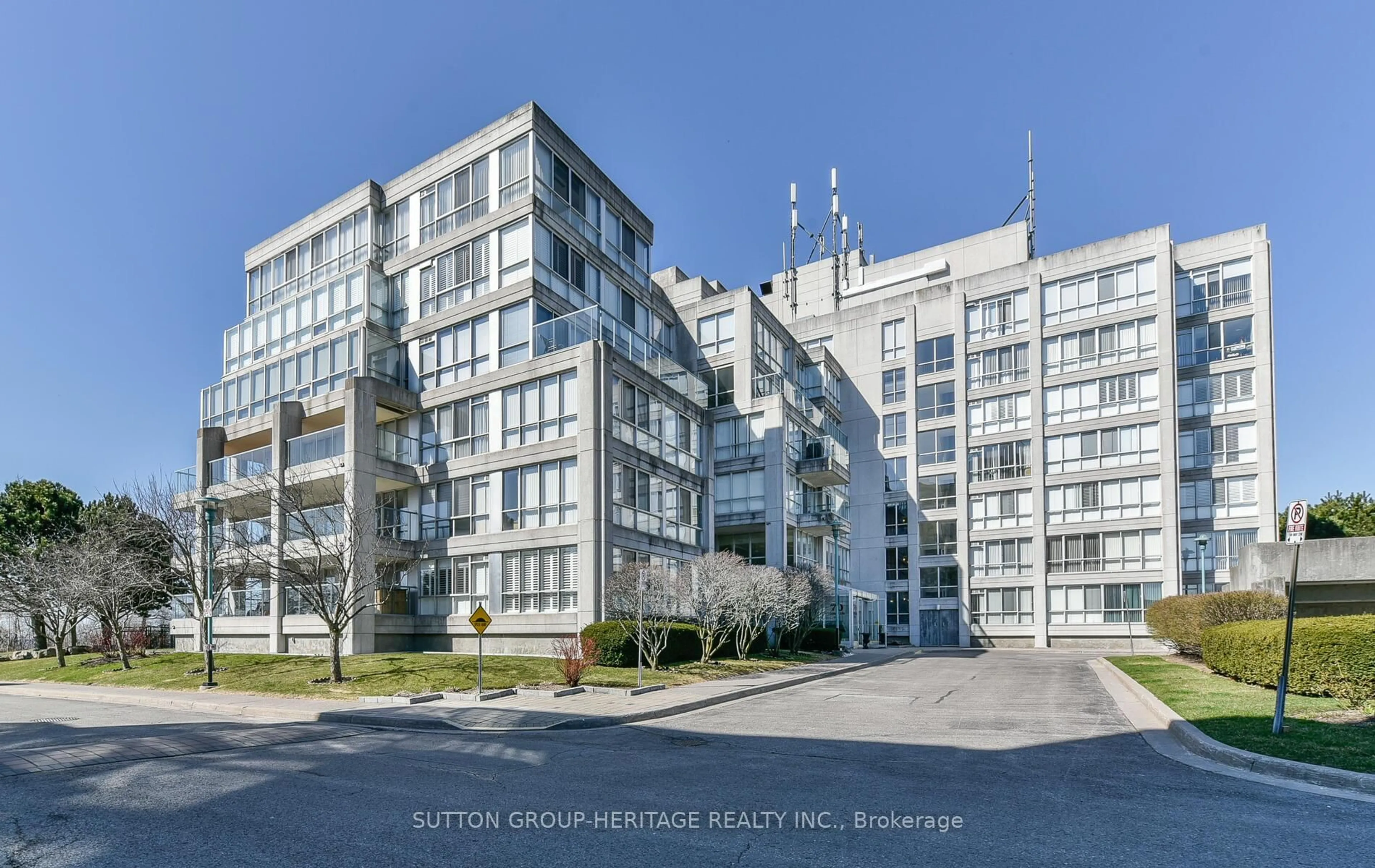 Patio, building for 70 Cumberland Lane #405, Ajax Ontario L1S 7K2