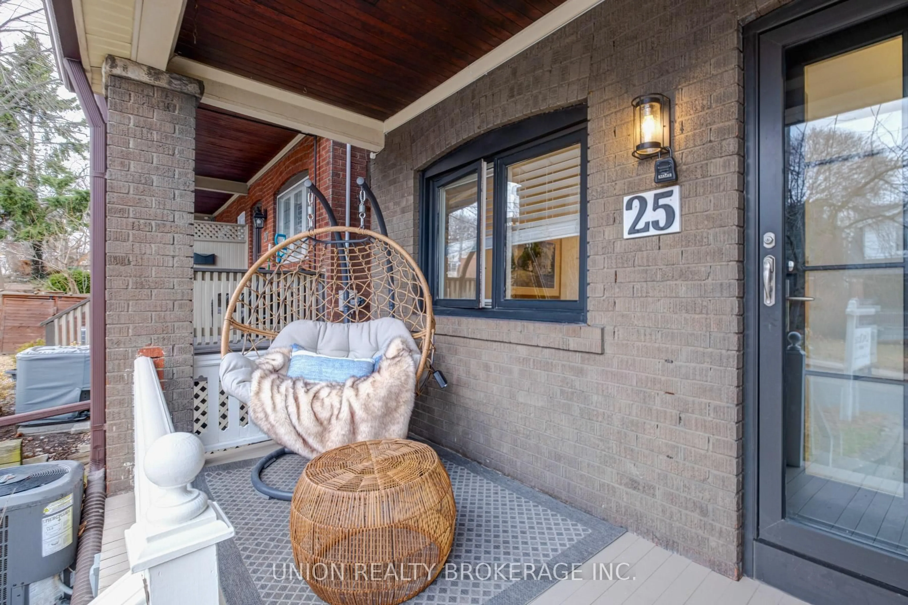 Indoor entryway for 25 Glenmore Rd, Toronto Ontario M4L 3M1