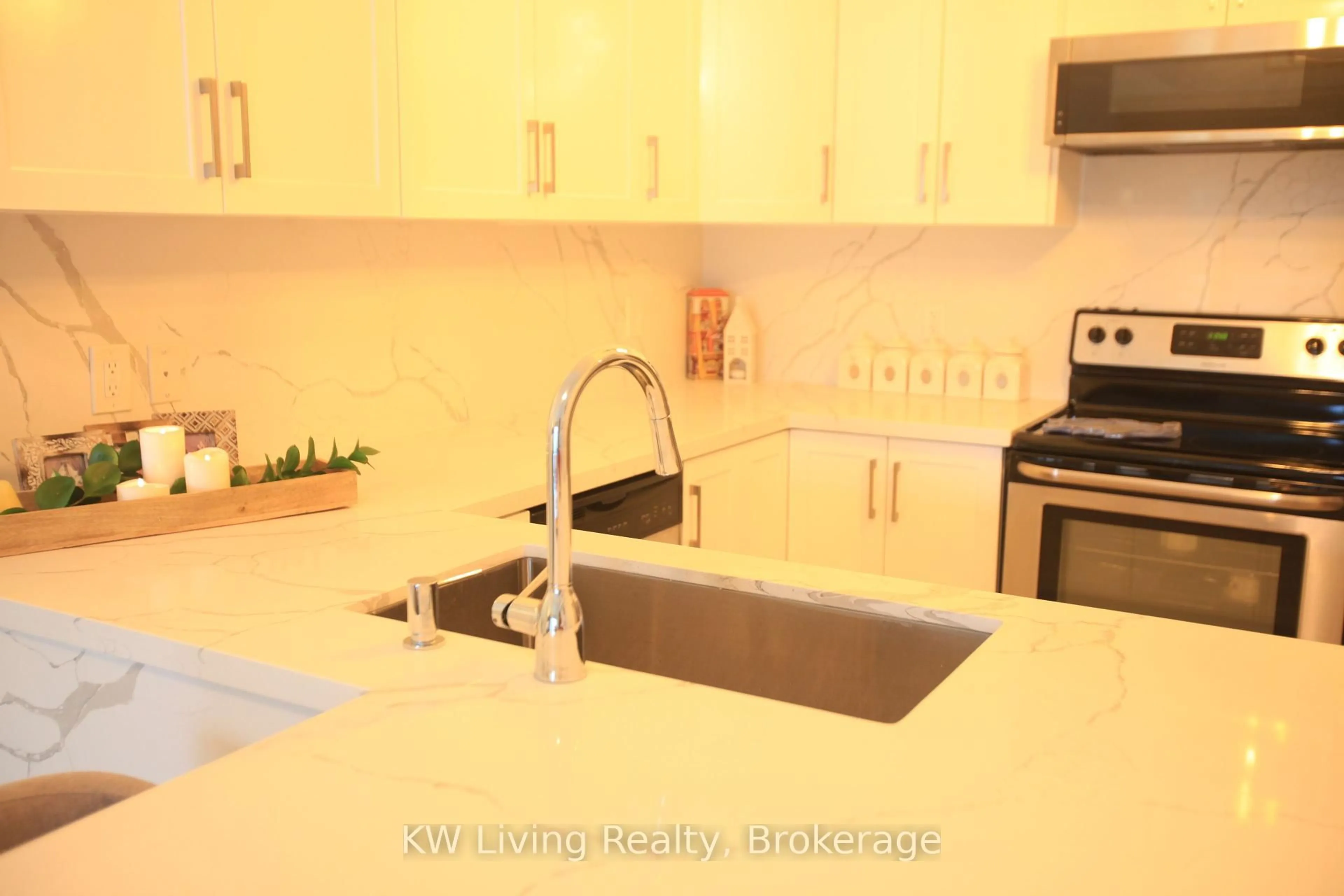 Standard kitchen, unknown for 650 Gordon St #210, Whitby Ontario L1N 0C1