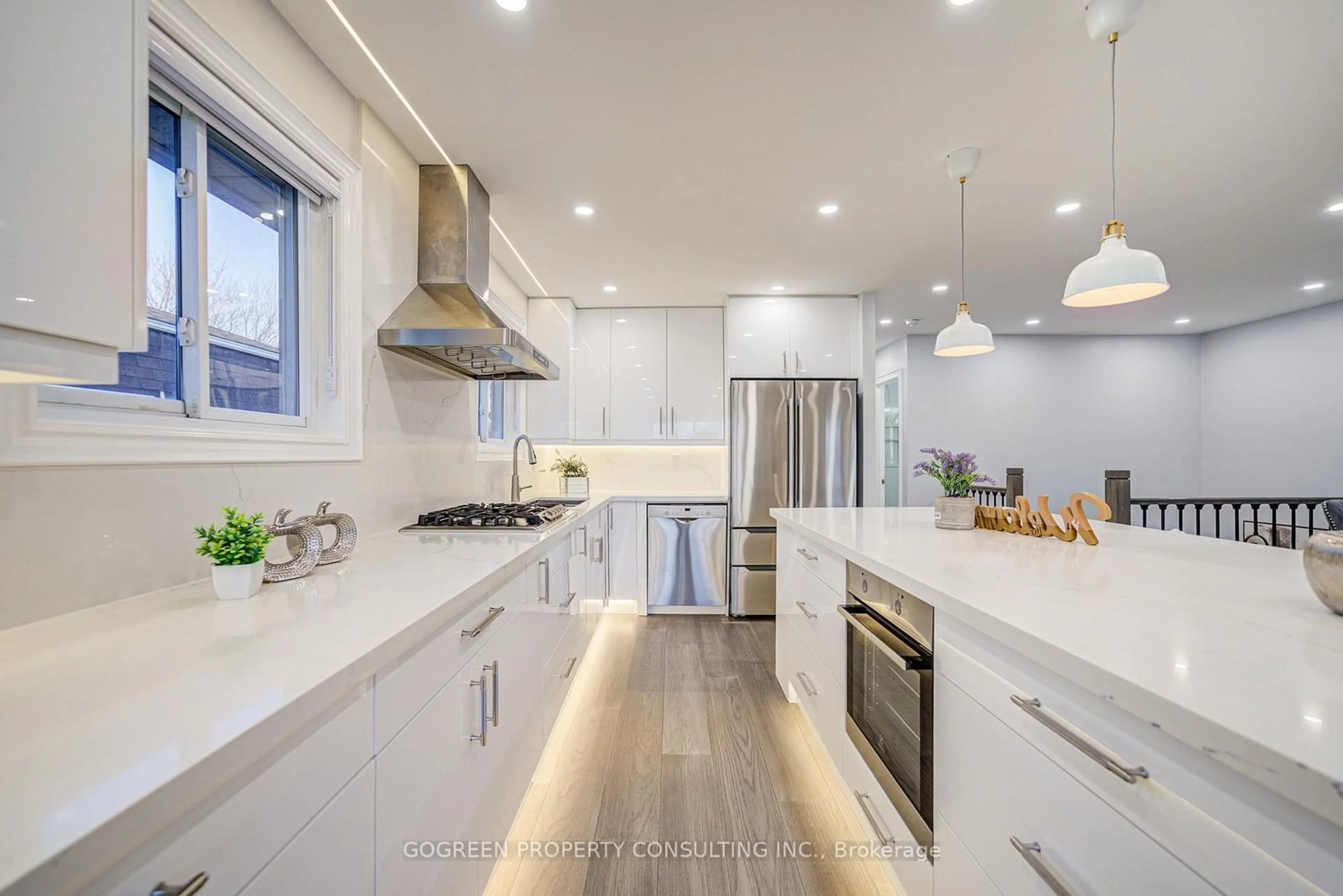 Contemporary kitchen, unknown for 36 Heatherside Dr, Toronto Ontario M1W 1T7