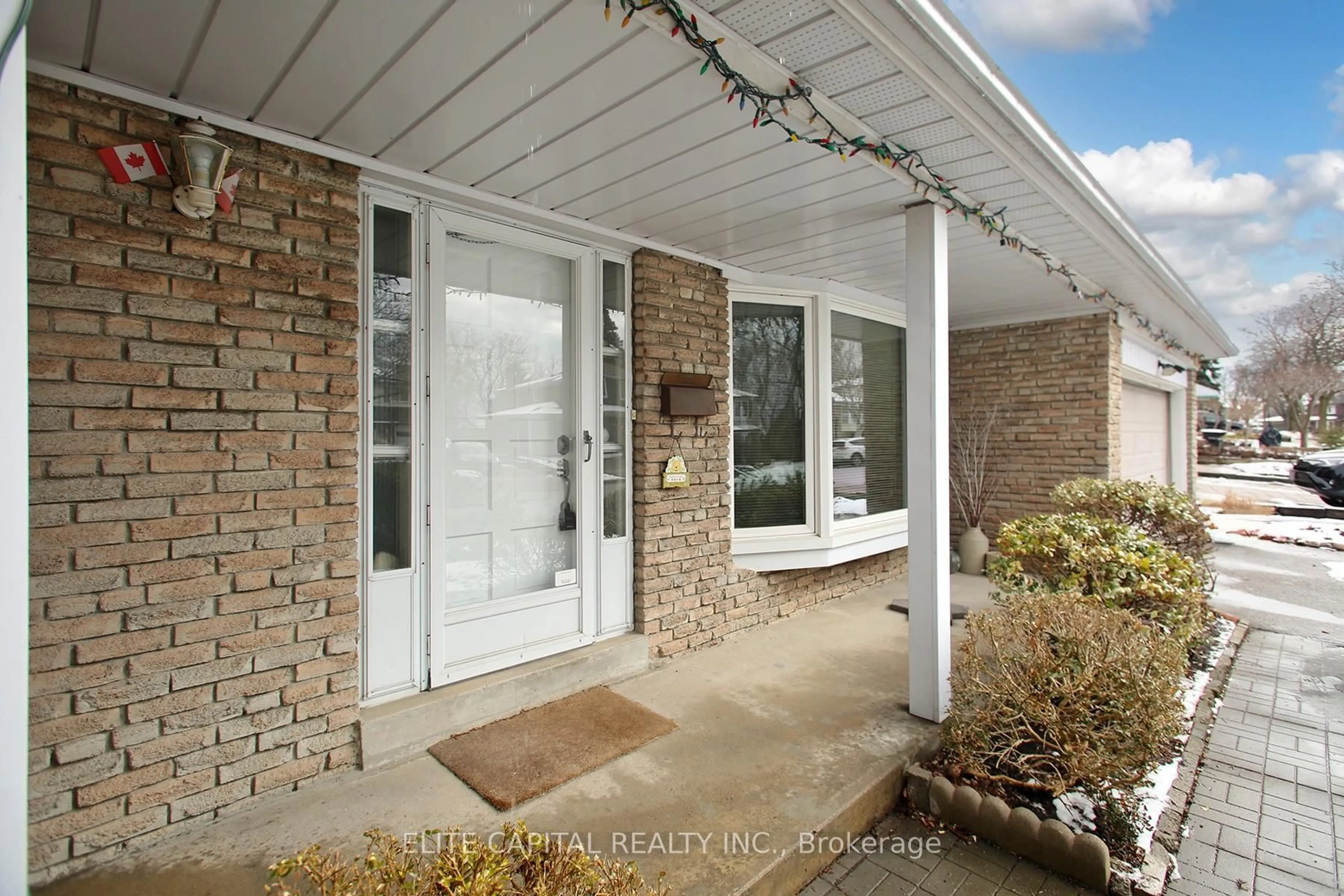 Indoor entryway for 24 Hoseyhill Cres, Toronto Ontario M1S 2X4