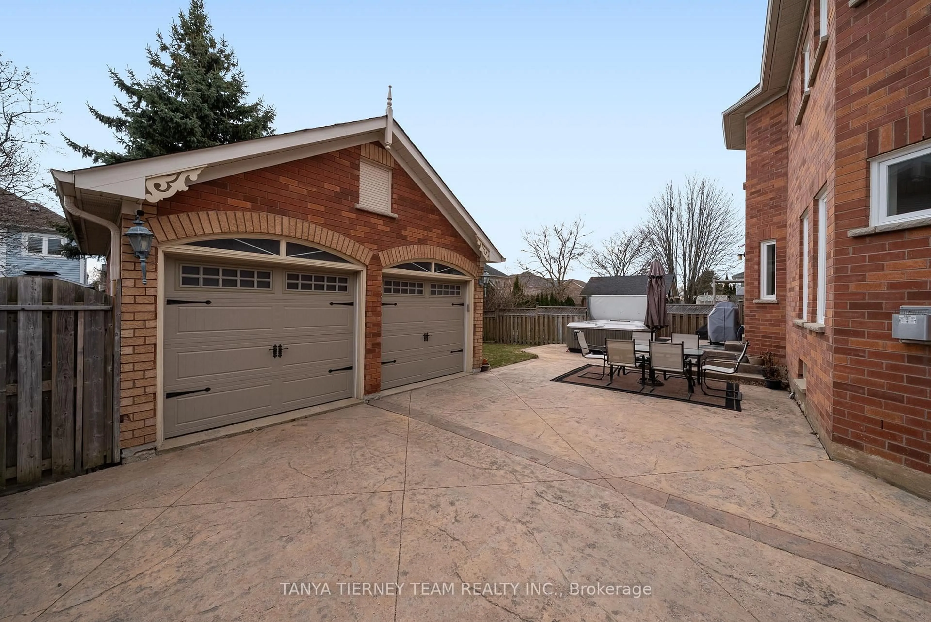 Unknown for 50 McBeth Pl, Whitby Ontario L1M 1E7