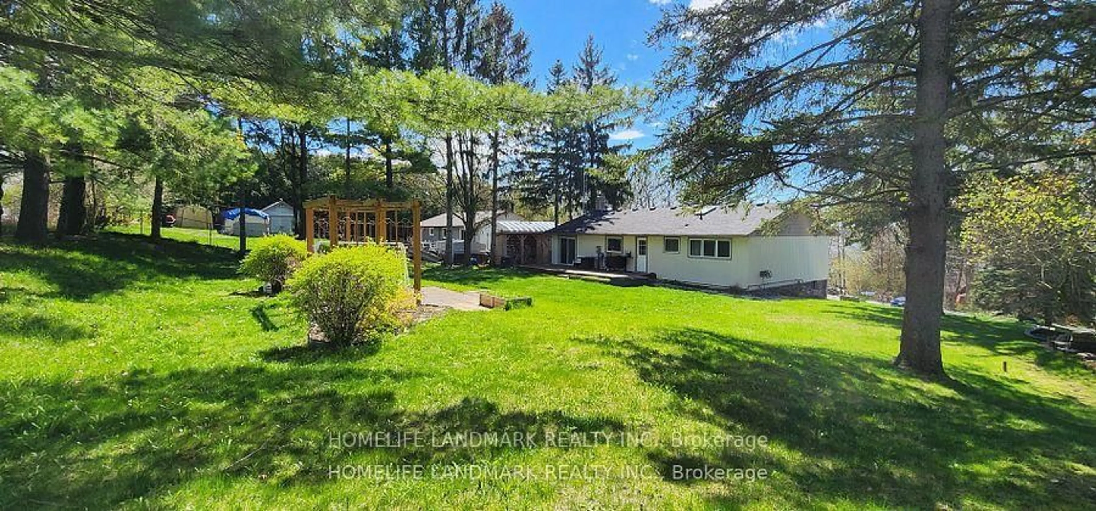 A pic from outside/outdoor area/front of a property/back of a property/a pic from drone, unknown for 41 Pettet Dr, Scugog Ontario L9L 1B4