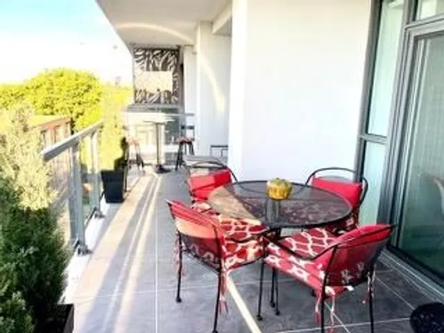 Additional property image - 1331 Queen St Unit 604