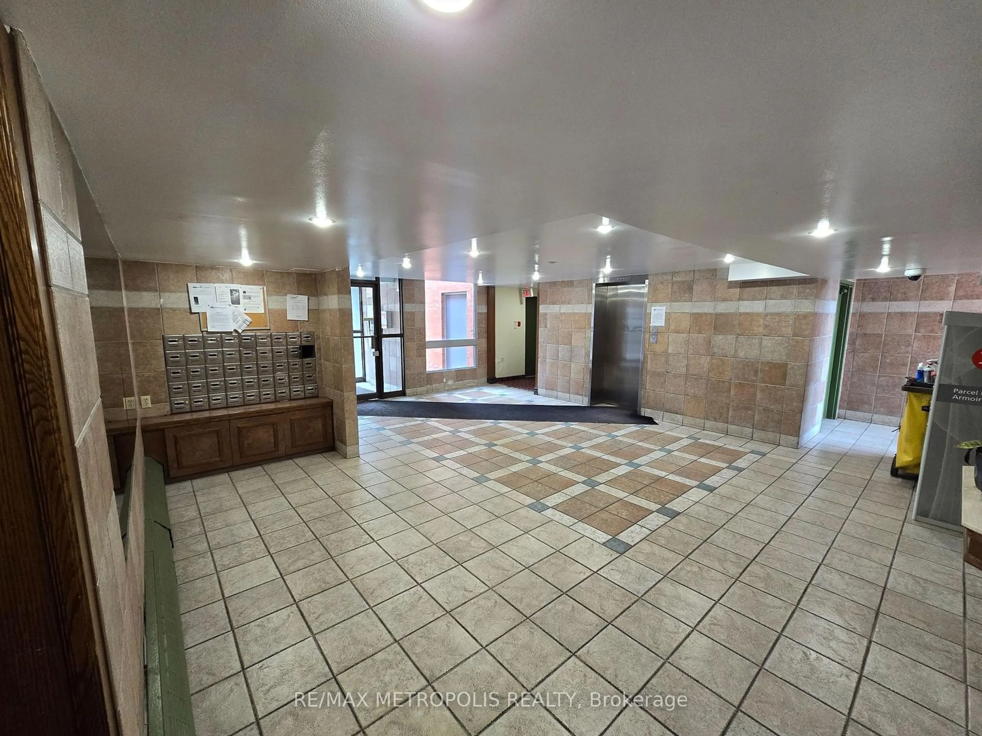 Indoor foyer for 1701 Mccowan Rd #107, Toronto Ontario M1S 2Y3