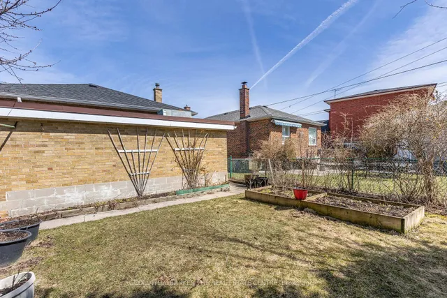 Additional property image - 2 Ghent Crt