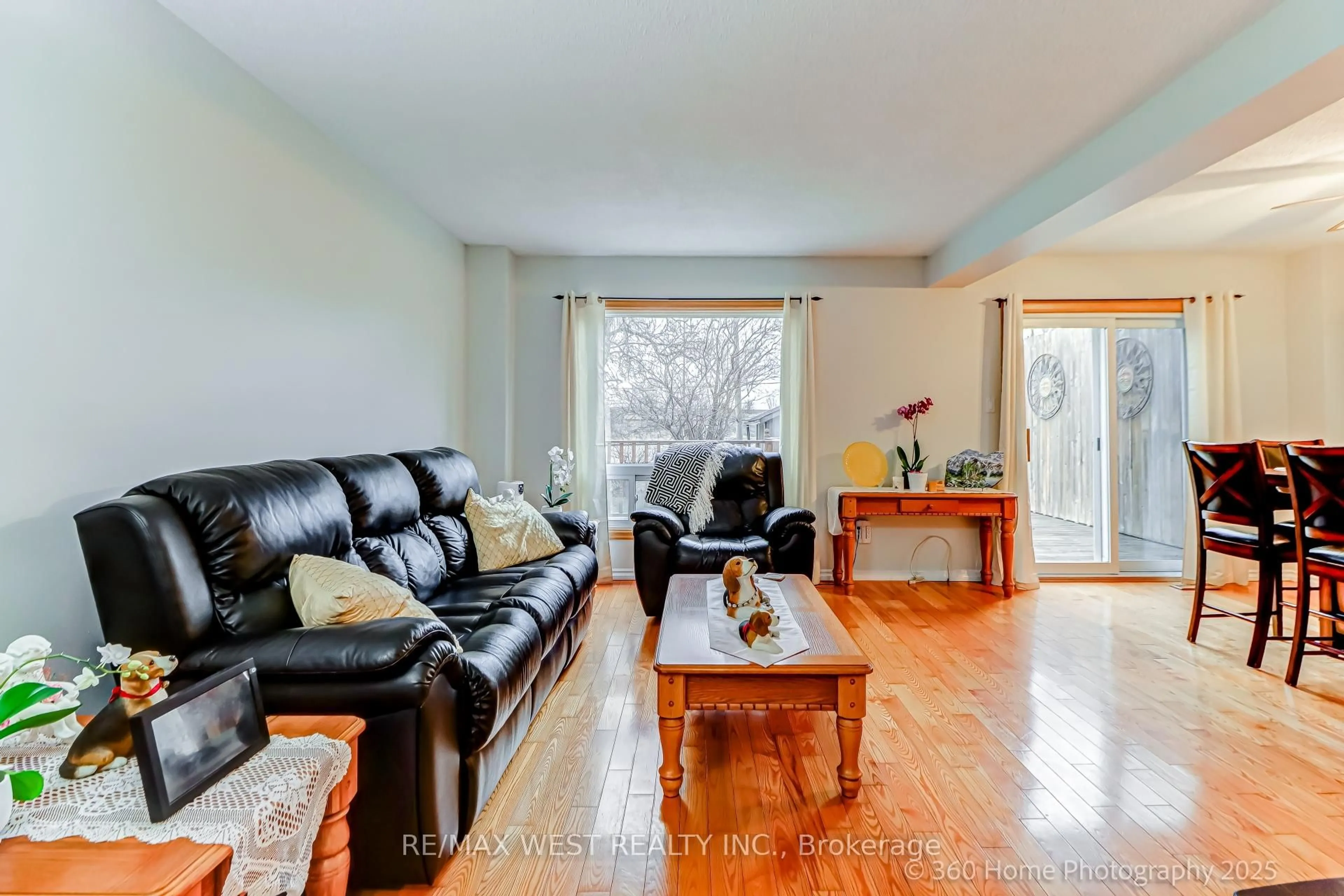 Living room with furniture, wood/laminate floor for 1136 Tanzer Crt, Pickering Ontario L1W 3S4