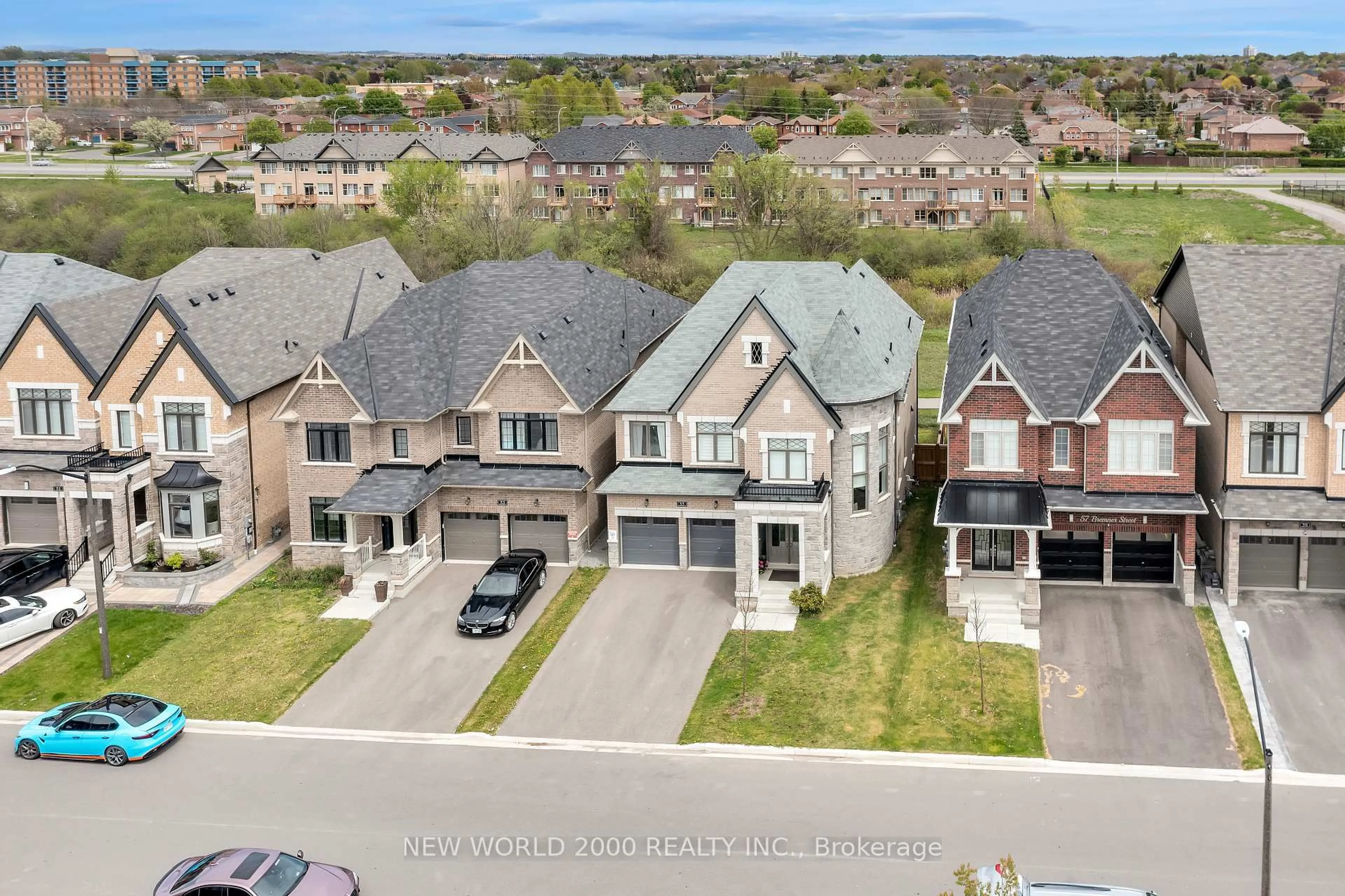 A pic from outside/outdoor area/front of a property/back of a property/a pic from drone, street for 55 Bremner St, Whitby Ontario L1R 0P8