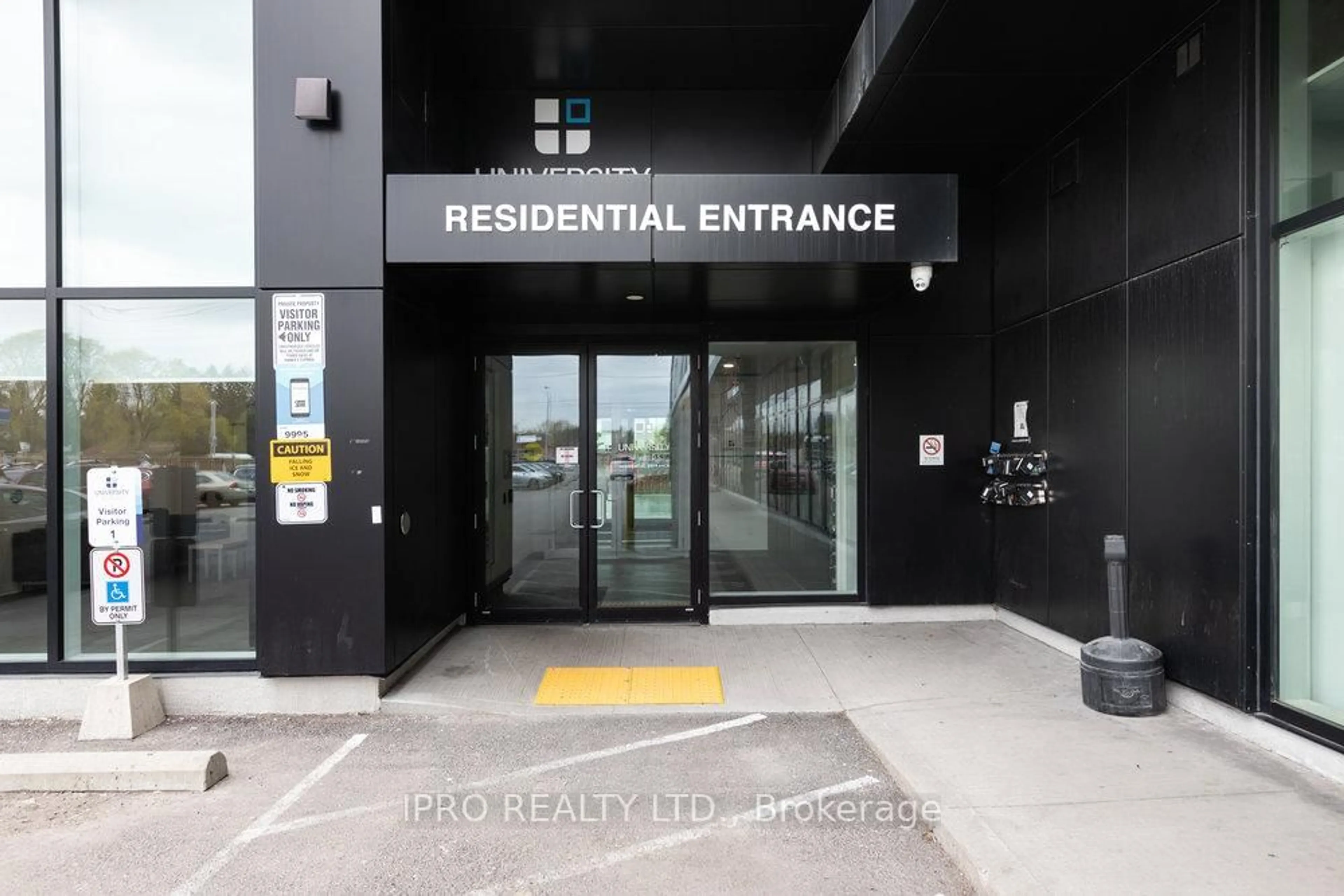 Indoor foyer for 1900 Simcoe St #417, Oshawa Ontario L1G 4Y3