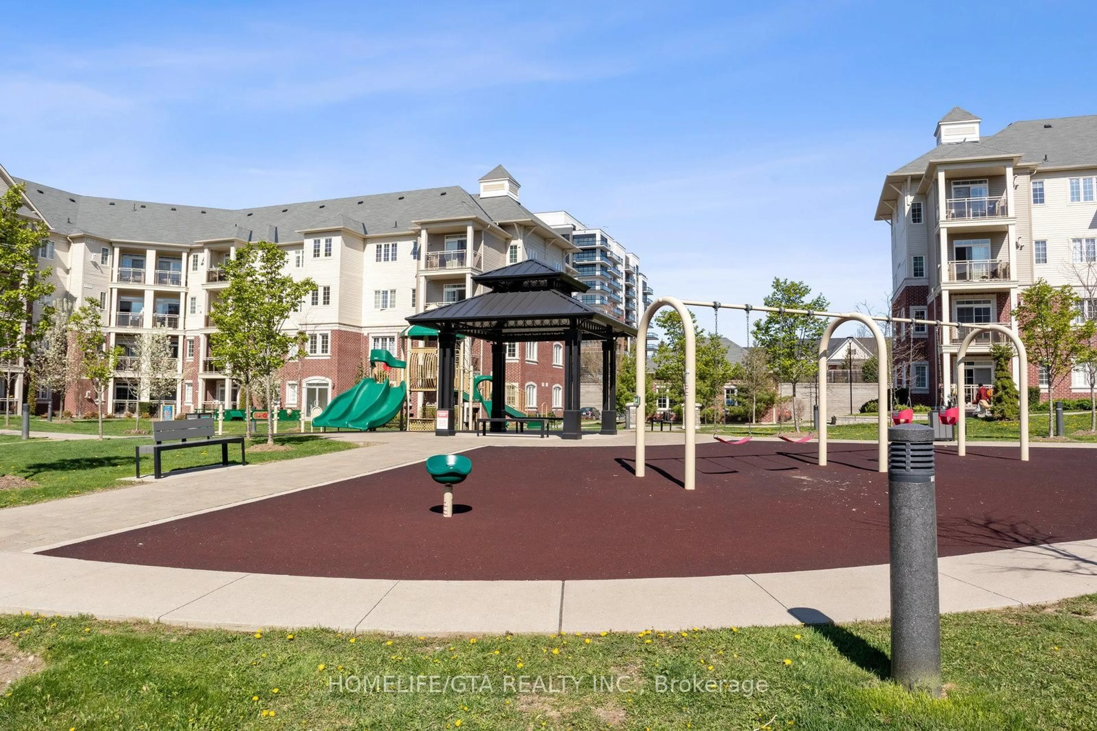 Patio, unknown for 84 Aspen Springs Dr #325, Clarington Ontario L1C 5N6