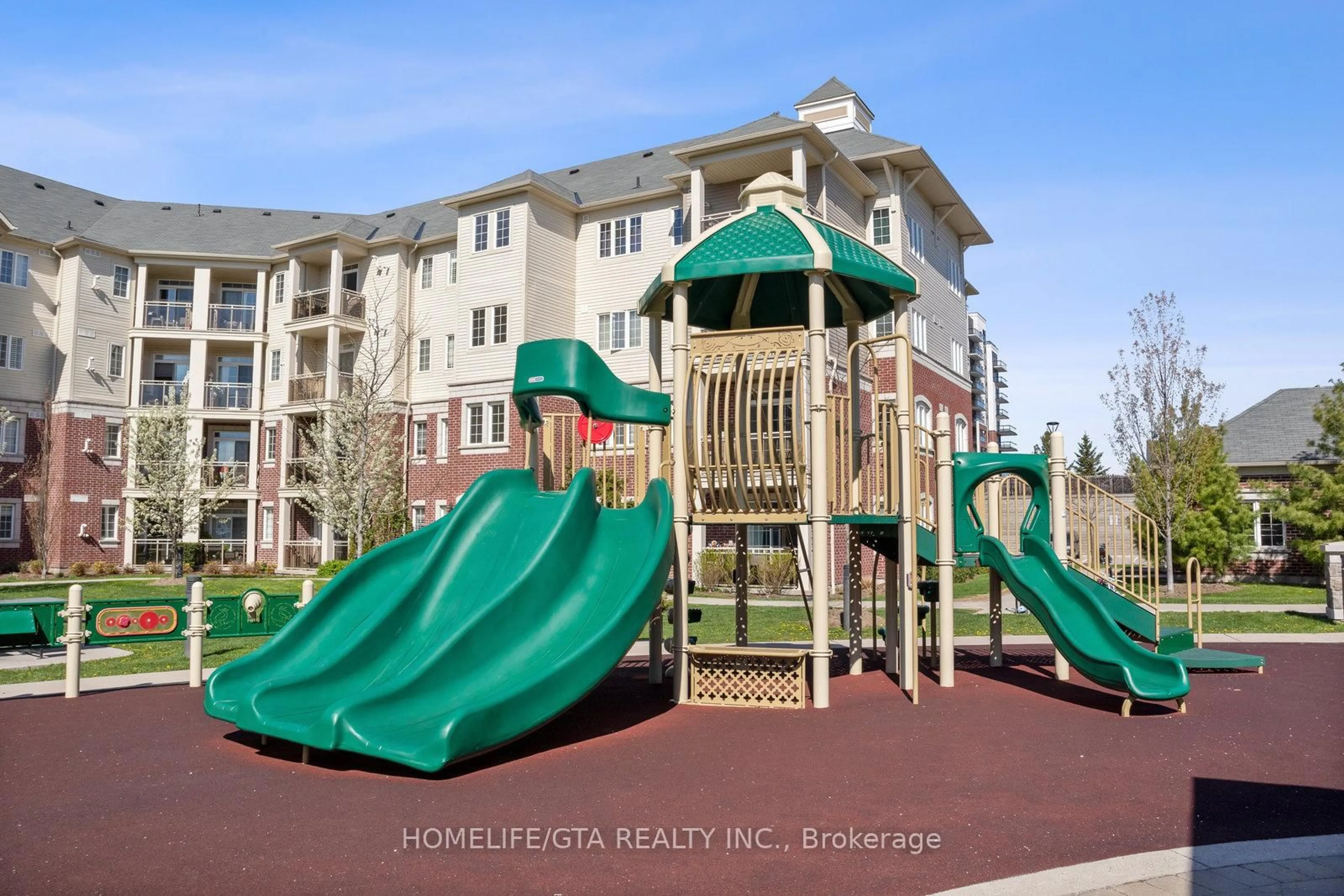Blurry image for 84 Aspen Springs Dr #325, Clarington Ontario L1C 5N6